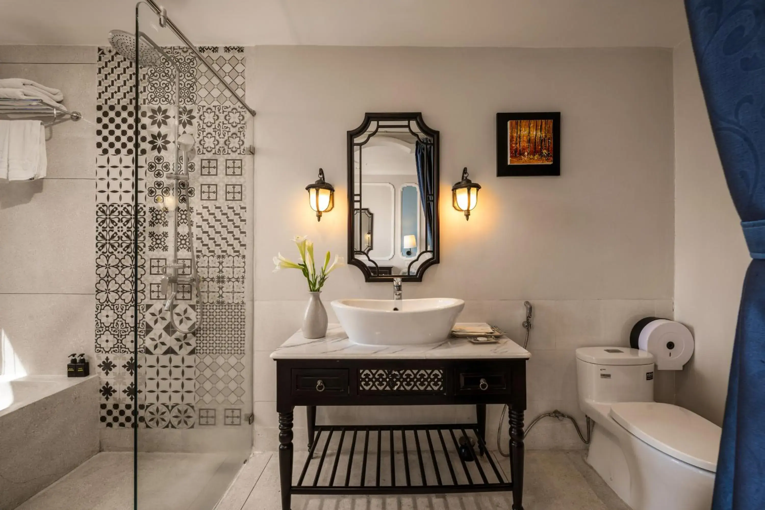 Shower in Hoi An Rosemary Boutique Hotel & Spa - A Peaceful Retreat Shower in Hoi An Rosemary Boutique Hotel & Spa - A Peaceful Retreat