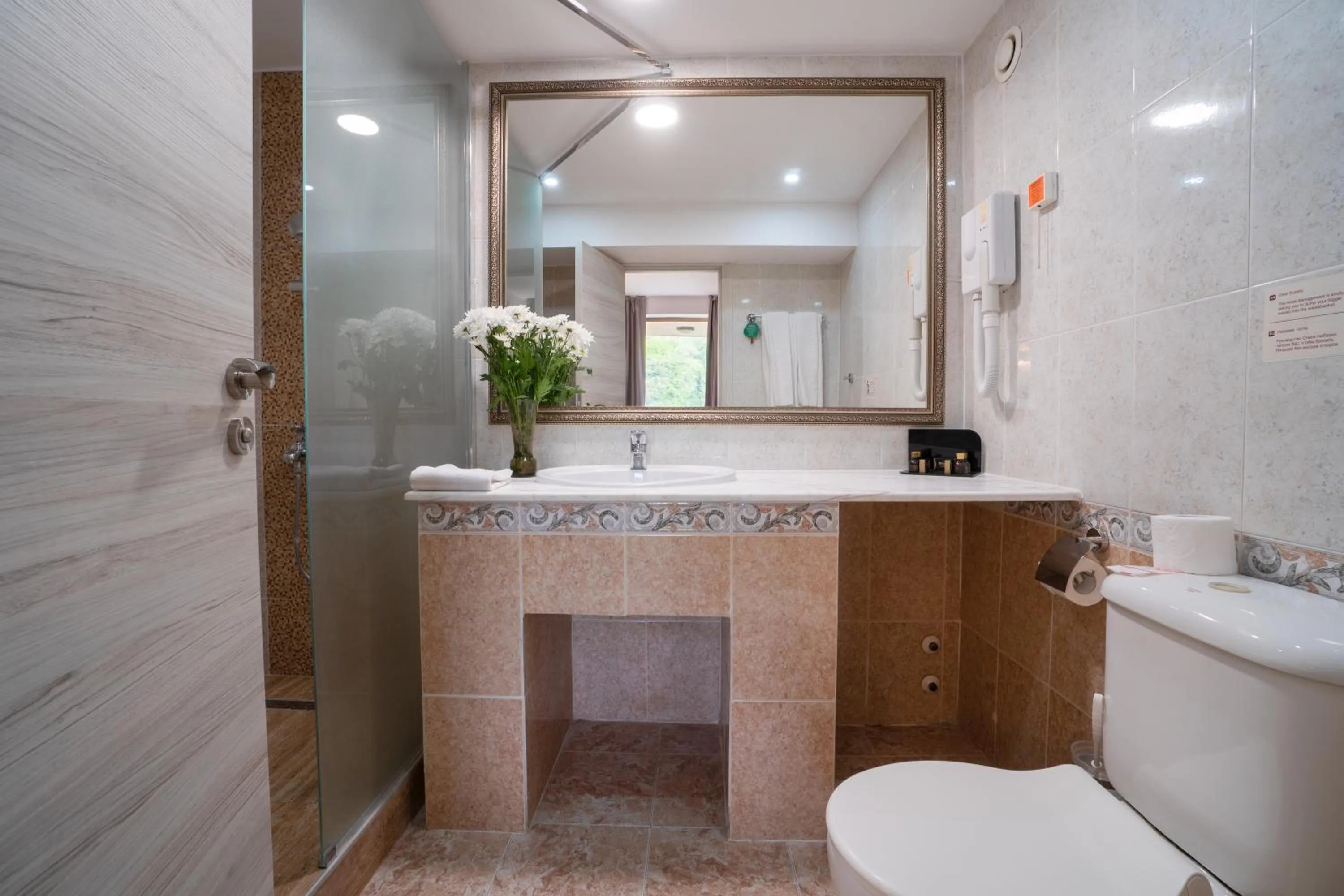 Shower in Havana Hotel - All Inclusive