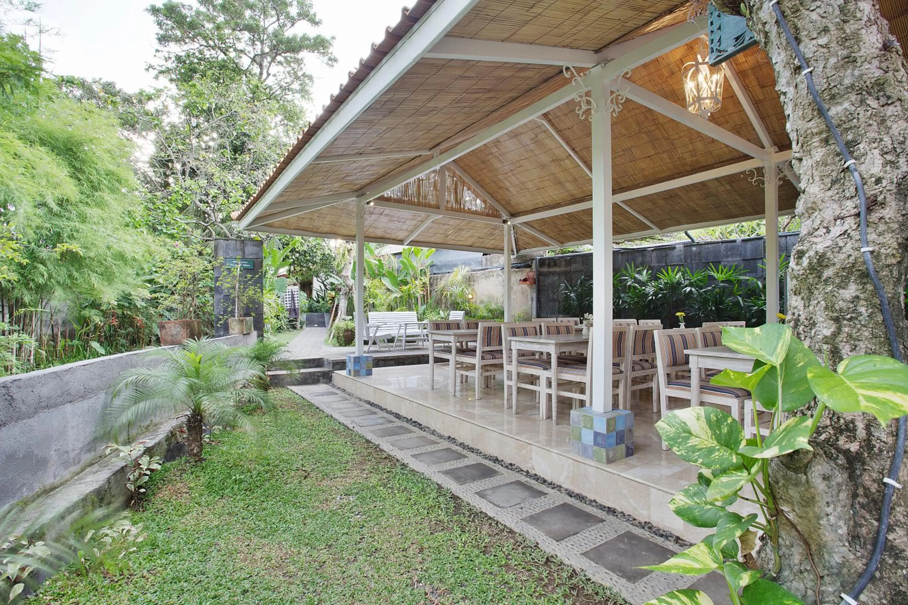 Restaurant/places to eat in The Studio