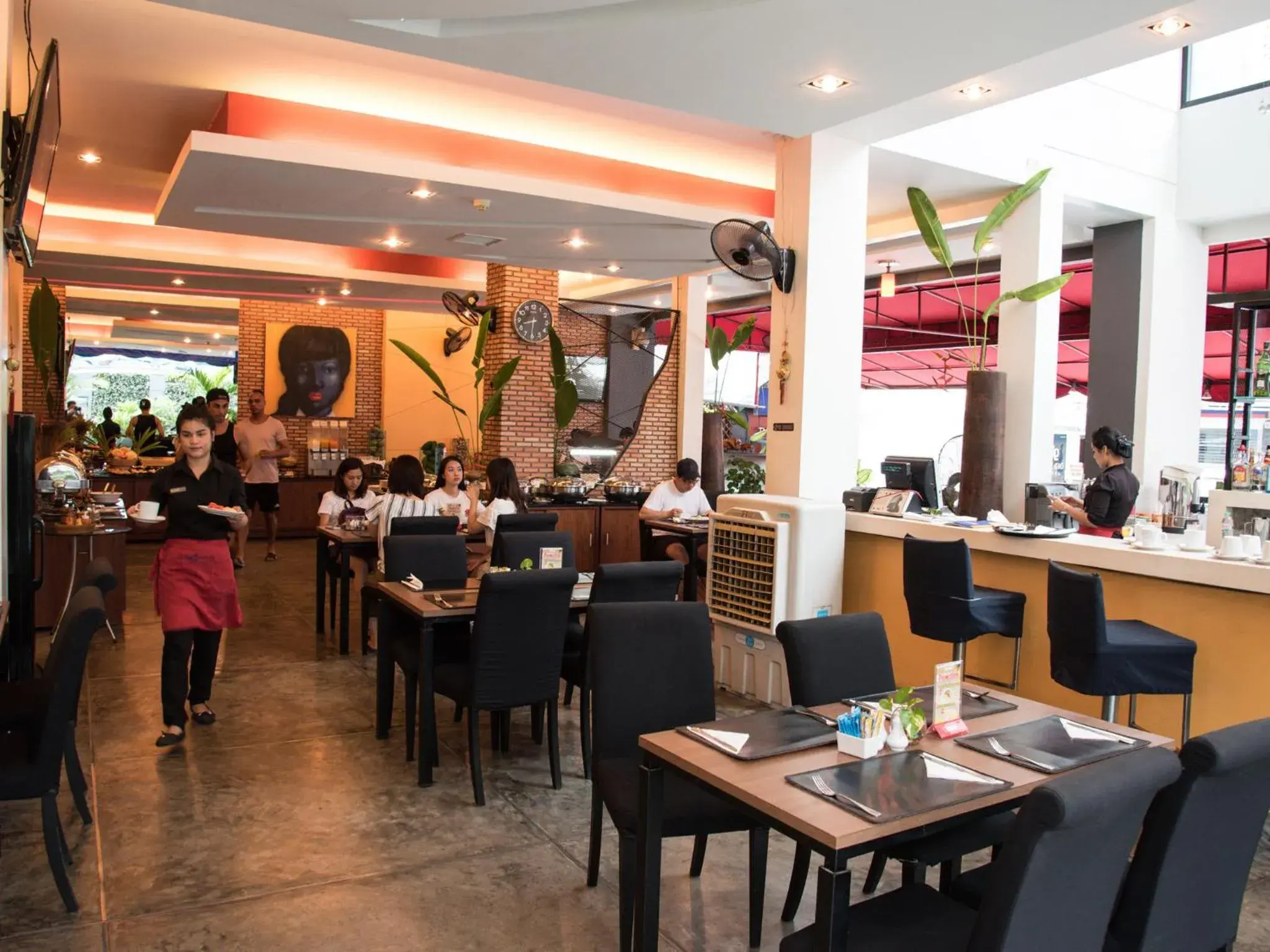 Restaurant/places to eat in The Lantern Resorts Patong - SHA Extra Plus Restaurant/places to eat in The Lantern Resorts Patong - SHA Extra Plus