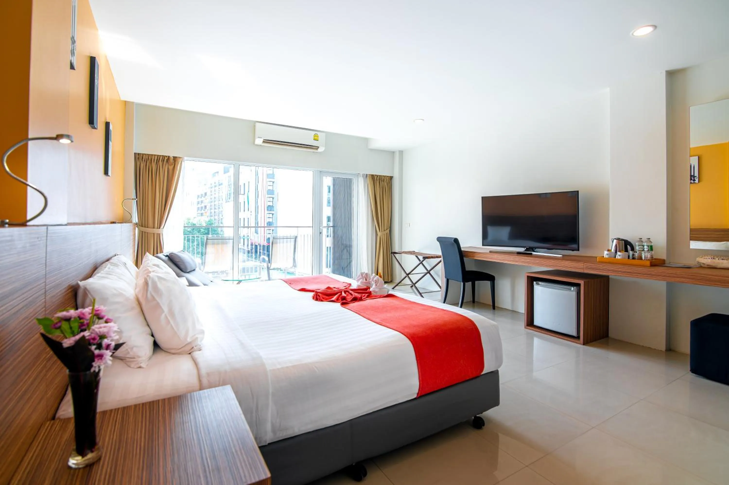 Bed in The Lantern Resorts Patong - SHA Extra Plus