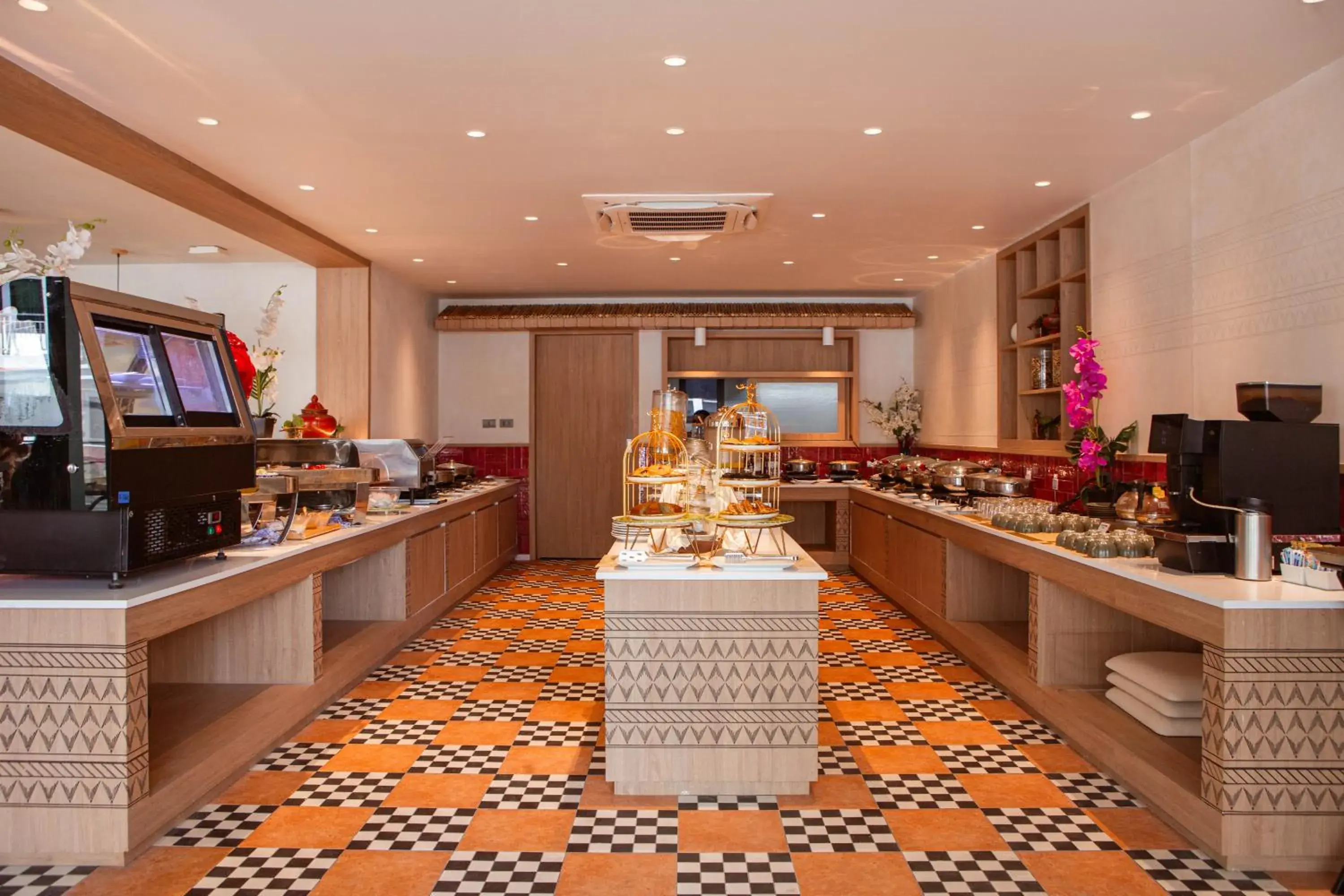 Restaurant/places to eat in The Lantern Resorts Patong Restaurant/places to eat in The Lantern Resorts Patong