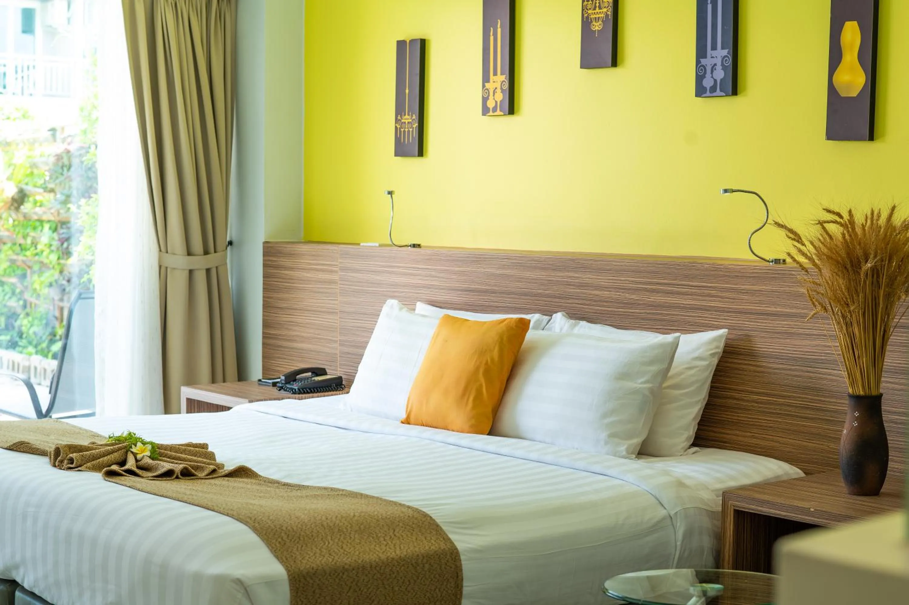 Bed in The Lantern Resorts Patong - SHA Extra Plus