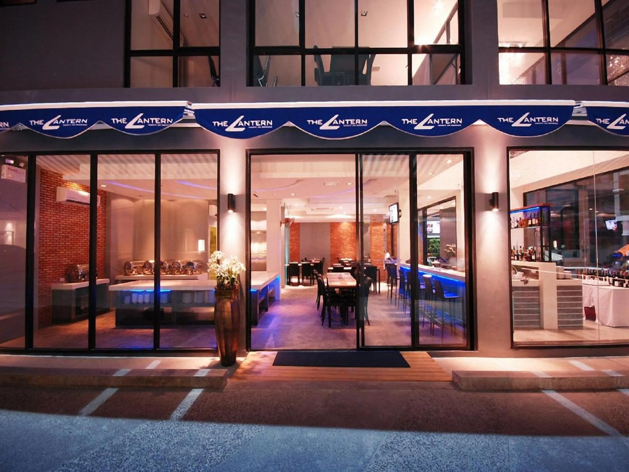 Restaurant/places to eat in The Lantern Resorts Patong - SHA Extra Plus