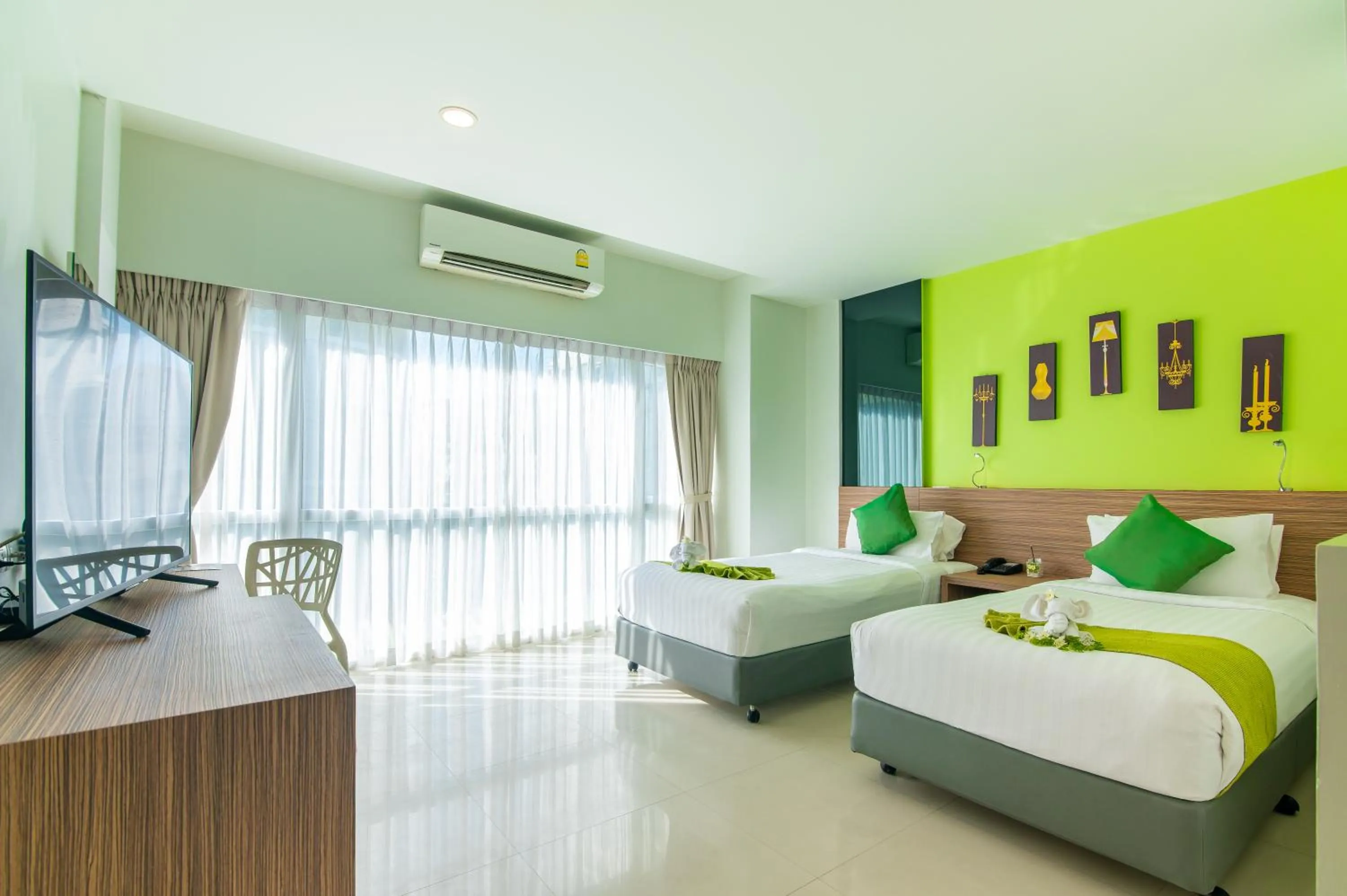 Bed in The Lantern Resorts Patong - SHA Extra Plus