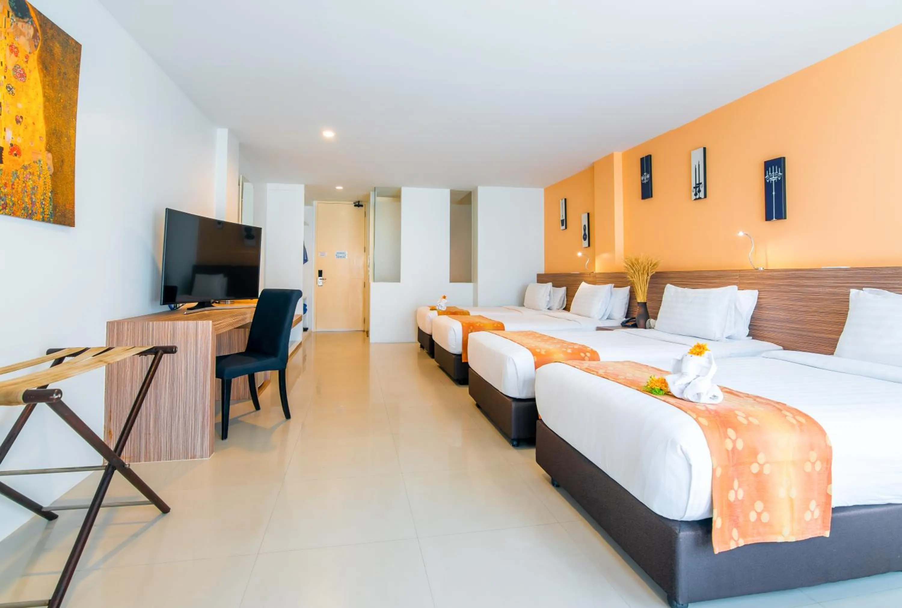 Bed in The Lantern Resorts Patong - SHA Extra Plus