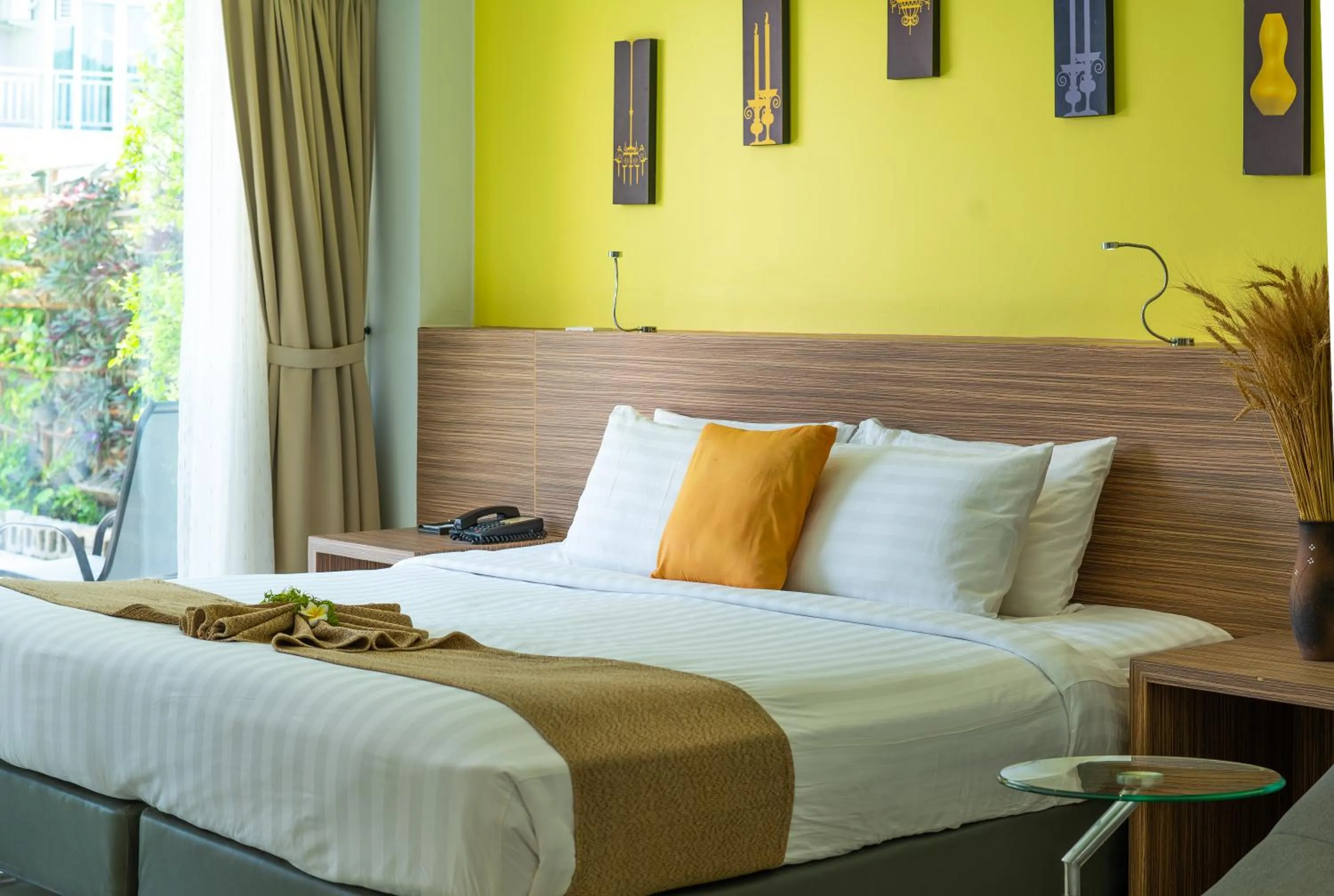 Bed in The Lantern Resorts Patong - SHA Extra Plus