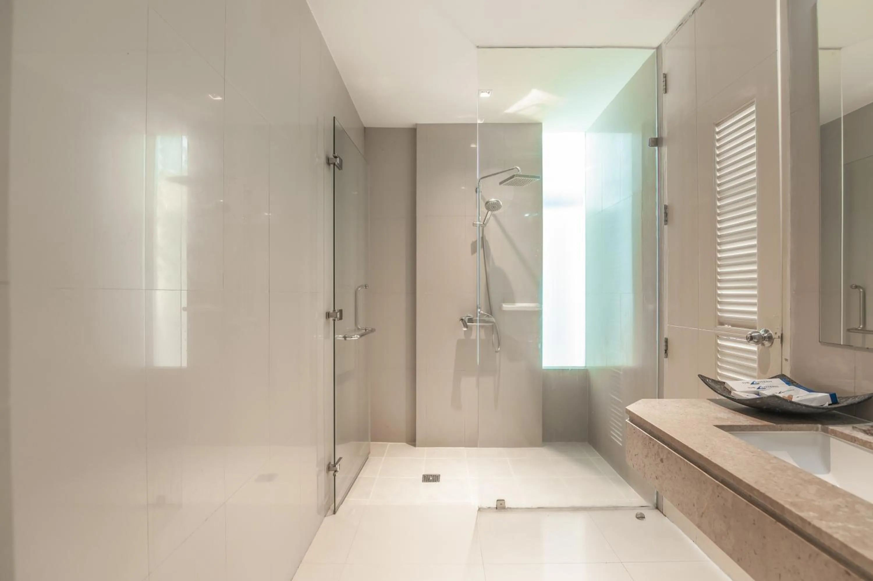 Shower in The Lantern Resorts Patong - SHA Extra Plus