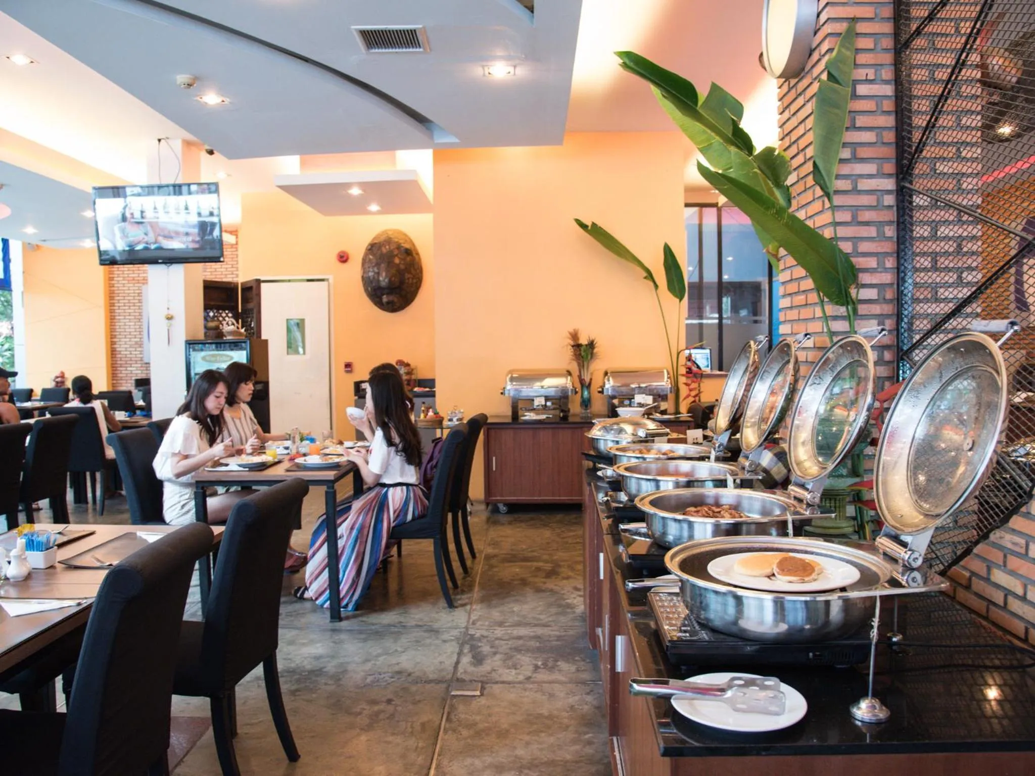 Restaurant/places to eat in The Lantern Resorts Patong - SHA Extra Plus