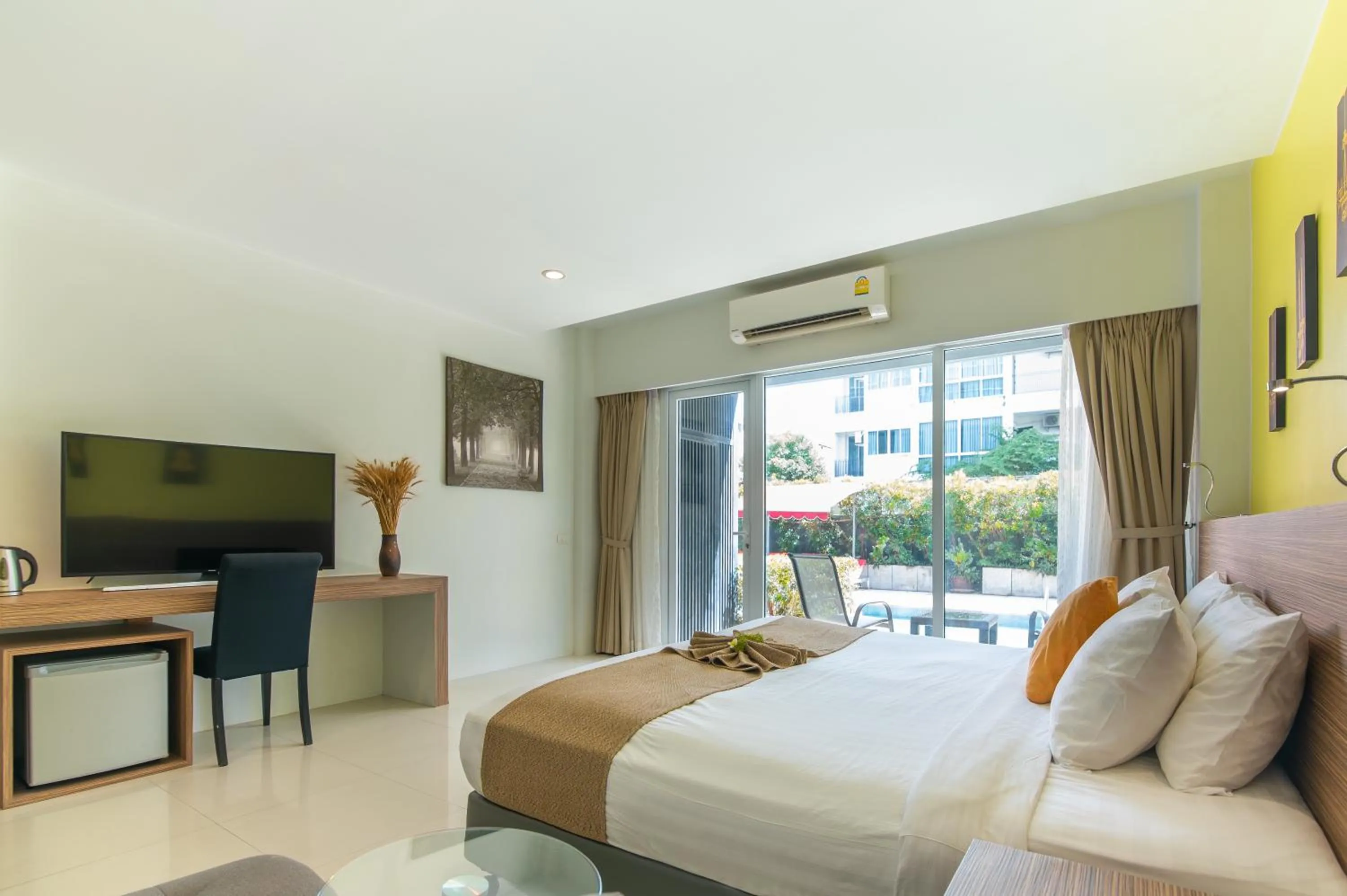 Bed in The Lantern Resorts Patong - SHA Extra Plus