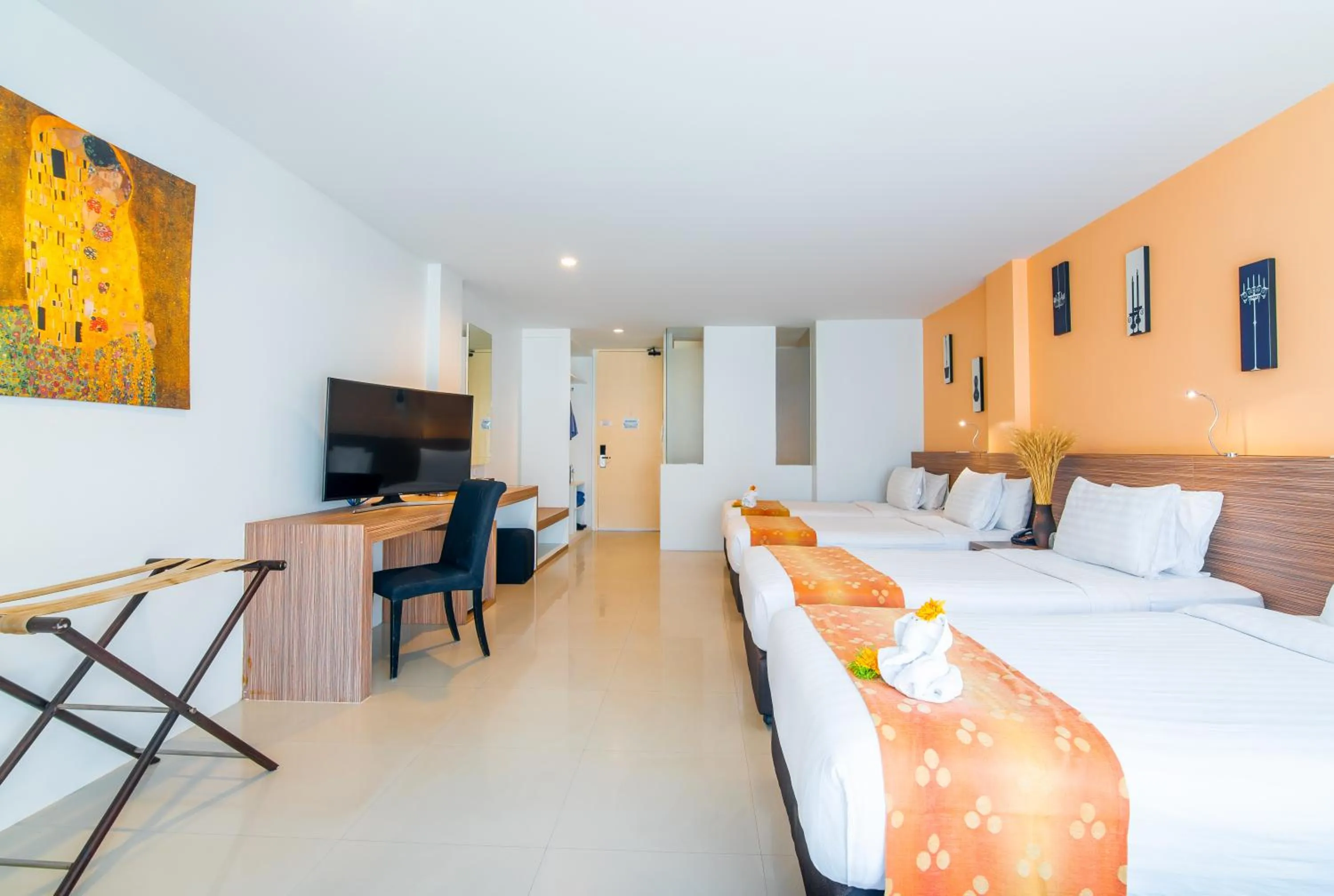 Bed in The Lantern Resorts Patong - SHA Extra Plus