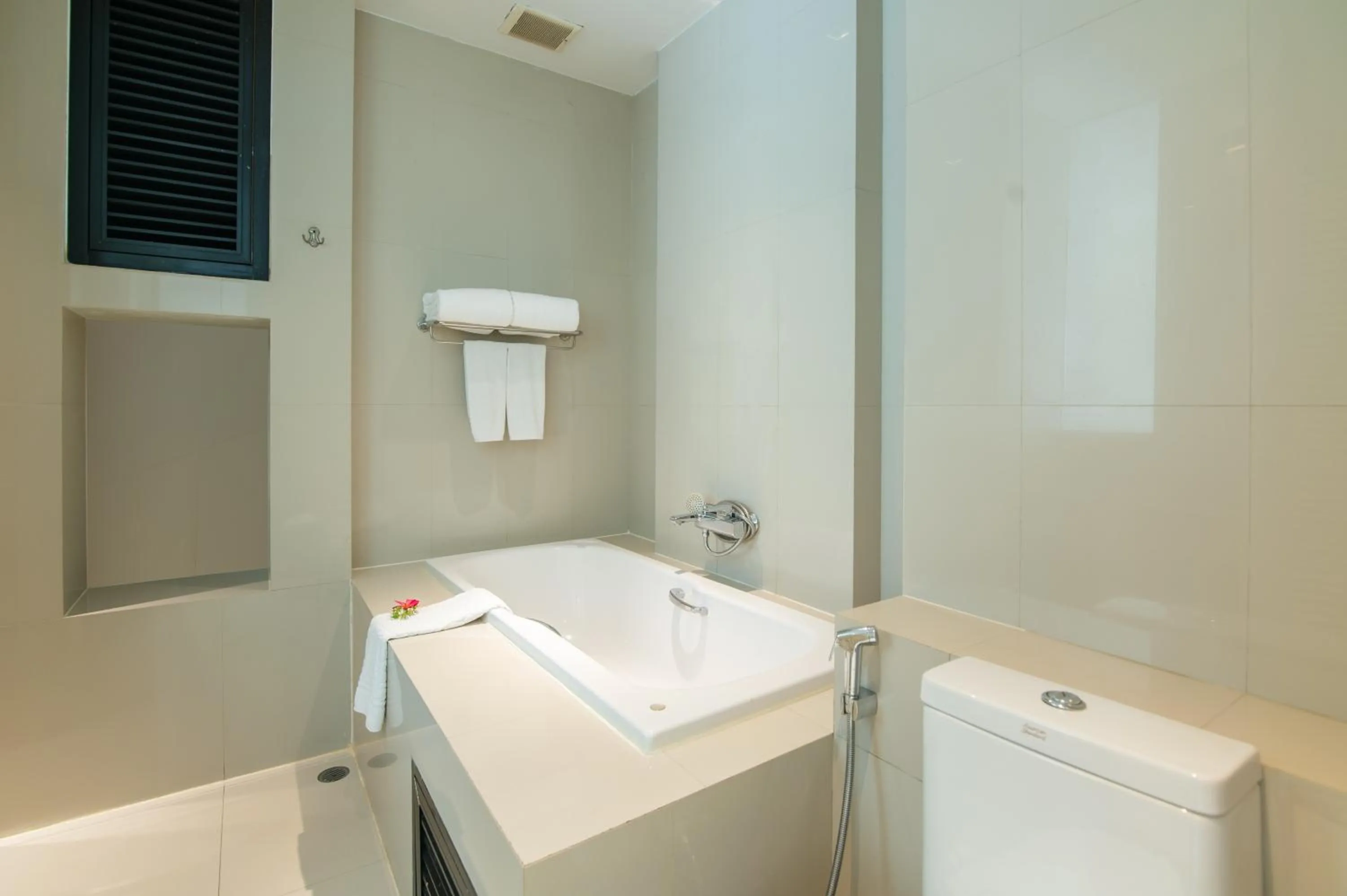 Bath in The Lantern Resorts Patong - SHA Extra Plus