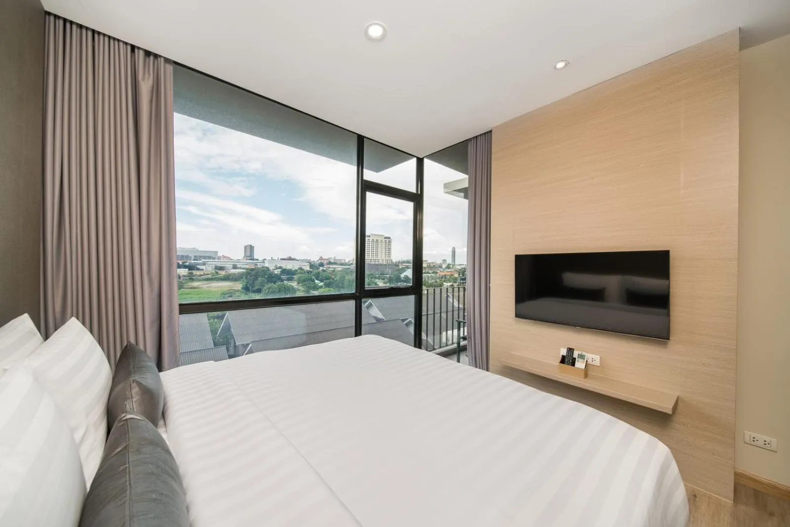 TV and multimedia, Bed in Altera Hotel and Residence by At Mind