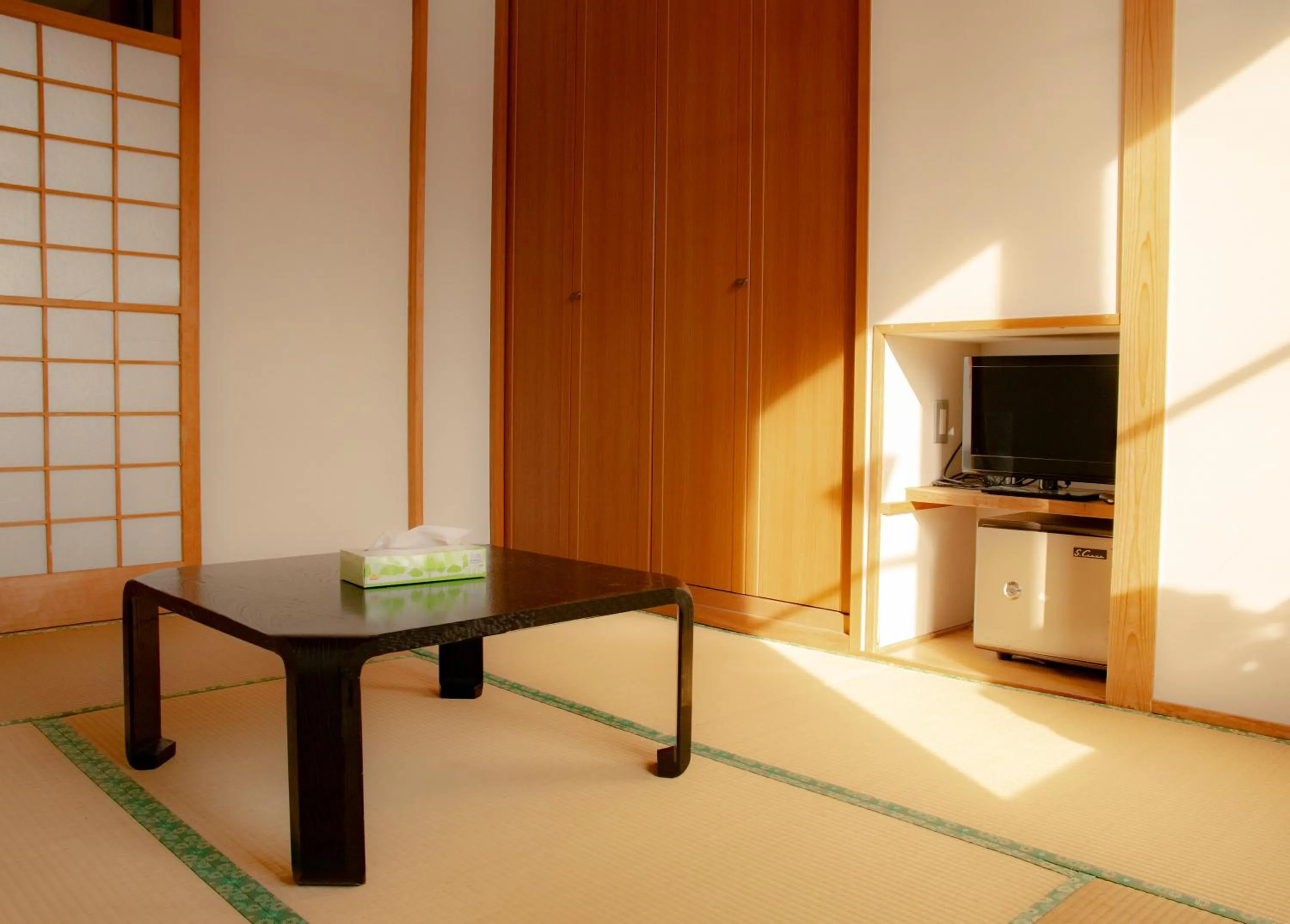 Photo of the whole room in La Vista Hotel Tsugaike - Stay on the Slopes