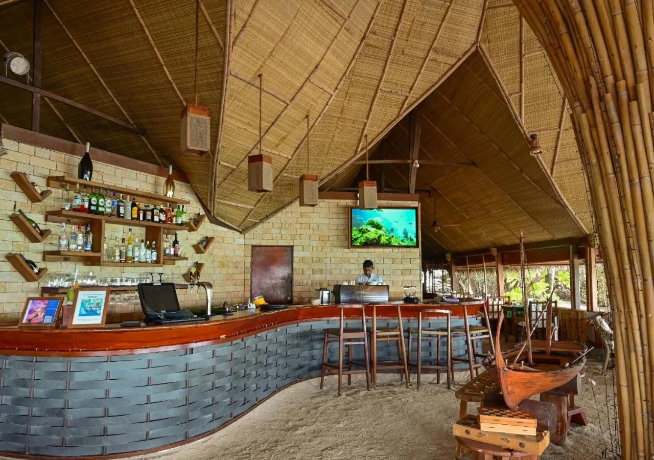 Lounge or bar in Makunudu Island- An Intimate Hideaway