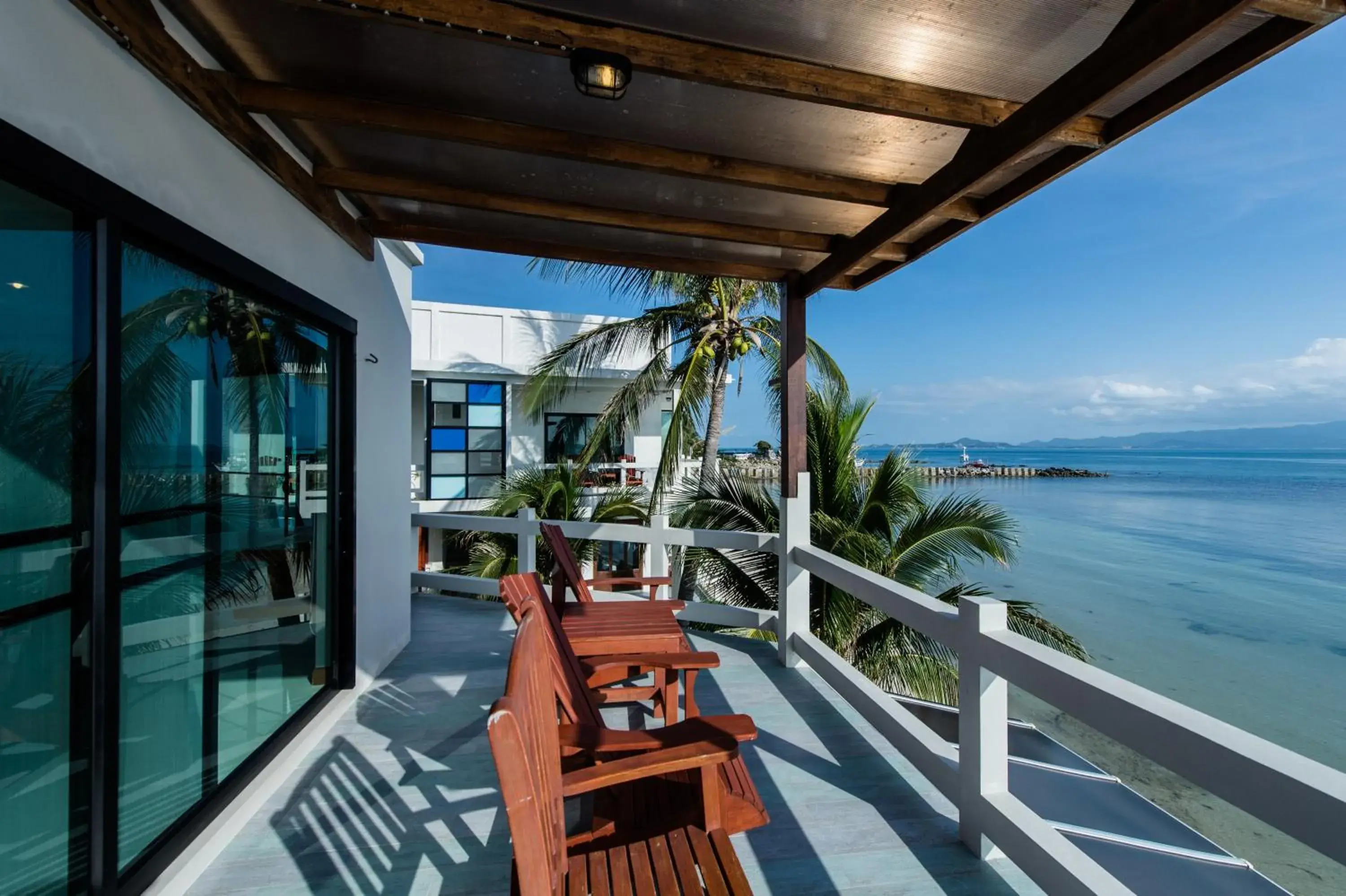 Super Deluxe in Neptune's Villa Super Deluxe in Neptune's Villa