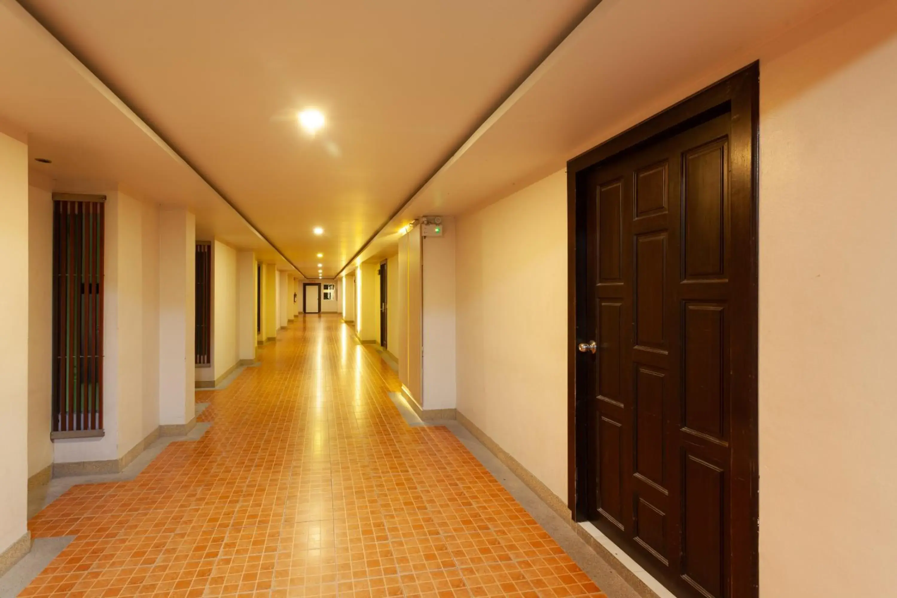 Property building in Thanthip Beach Resort Patong Property building in Thanthip Beach Resort Patong