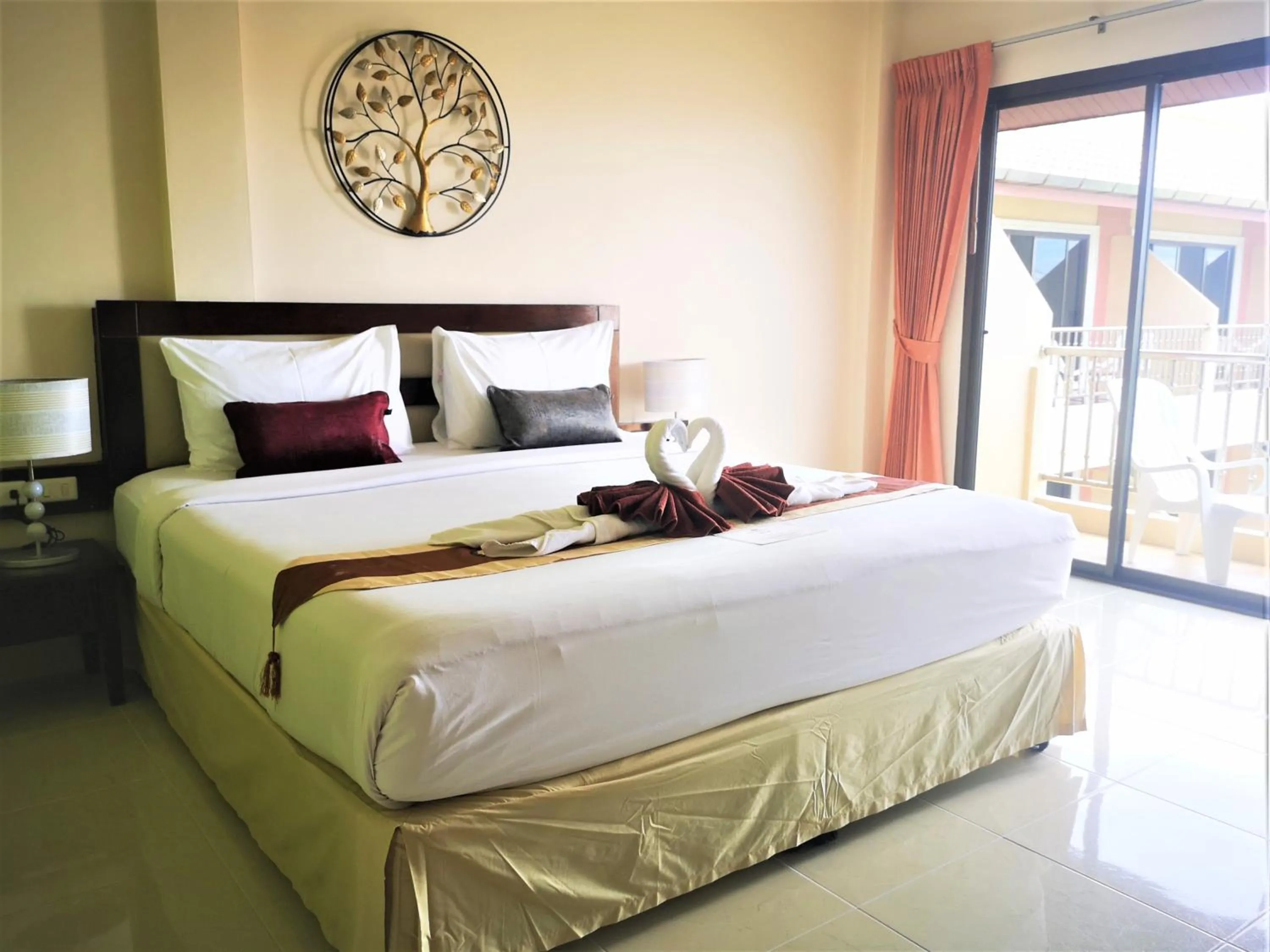 Bedroom, Bed in Seven Seas Hotel Patong Beach