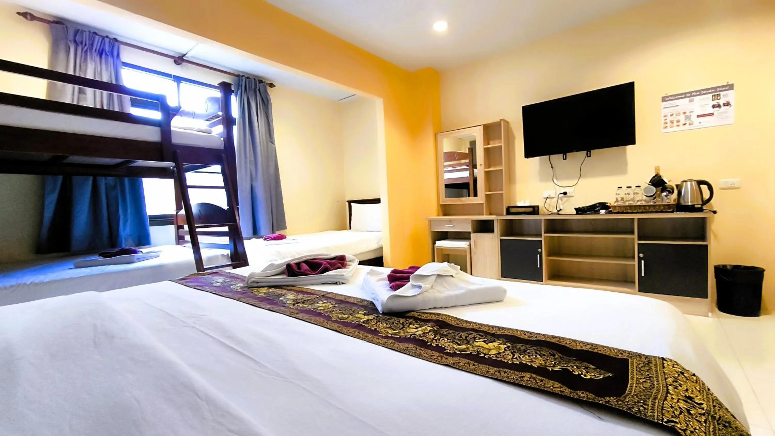 Bedroom, Bed in Seven Seas Hotel Patong Beach