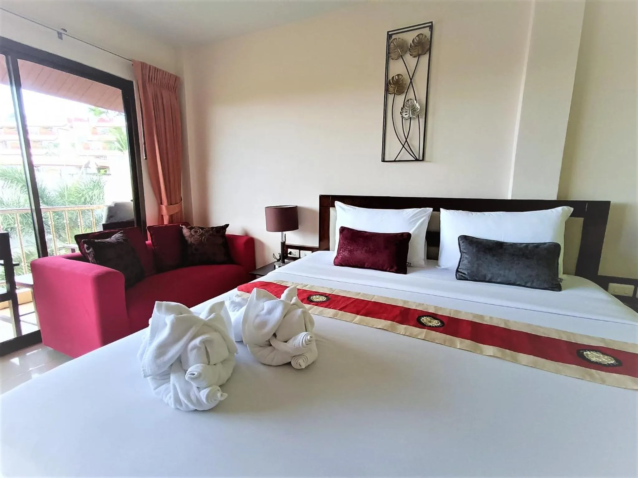 Bedroom, Bed in Seven Seas Hotel Patong Beach