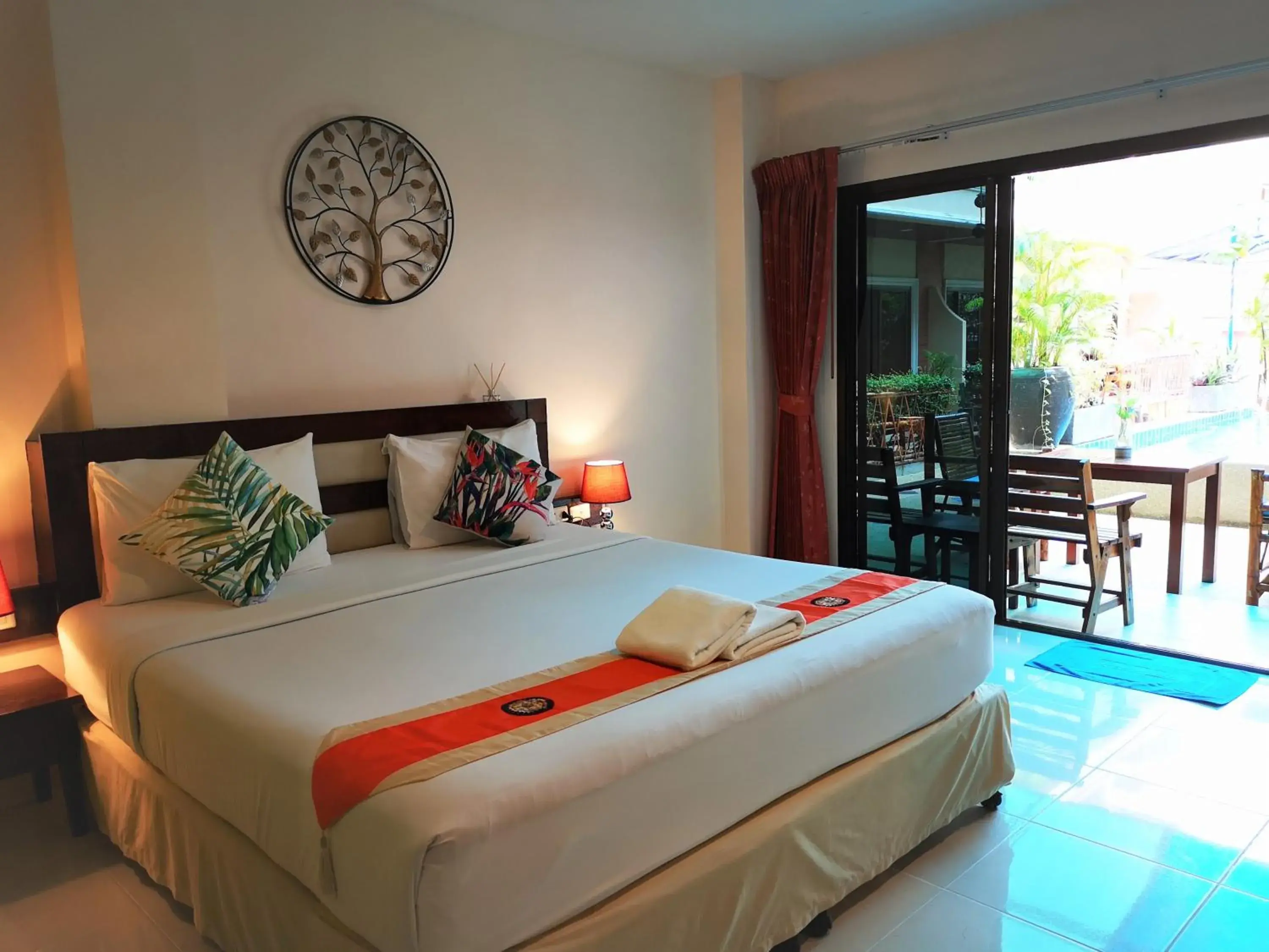 Deluxe Double Room with Pool Access in Seven Seas Hotel Patong Beach Deluxe Double Room with Pool Access in Seven Seas Hotel Patong Beach