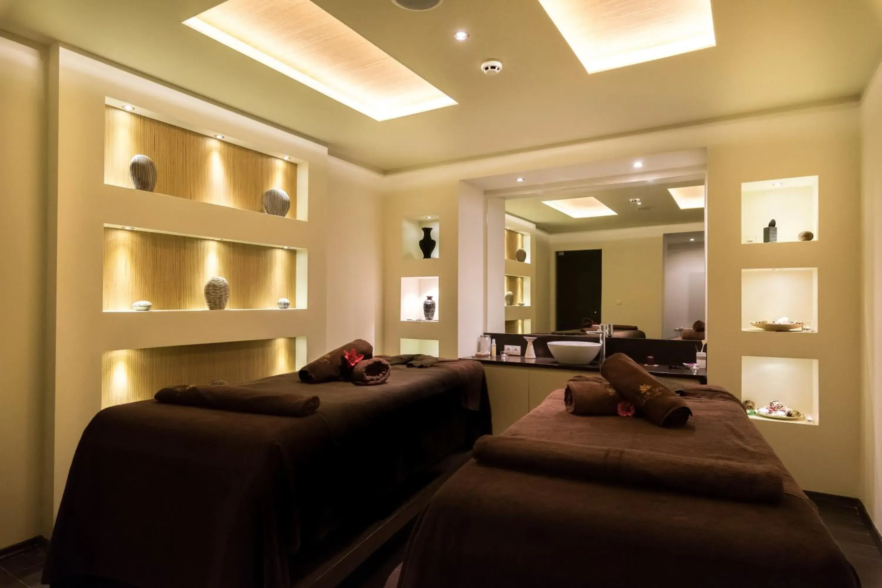 Massage, Bed in Lion Hotel Borovets Massage, Bed in Lion Hotel Borovets