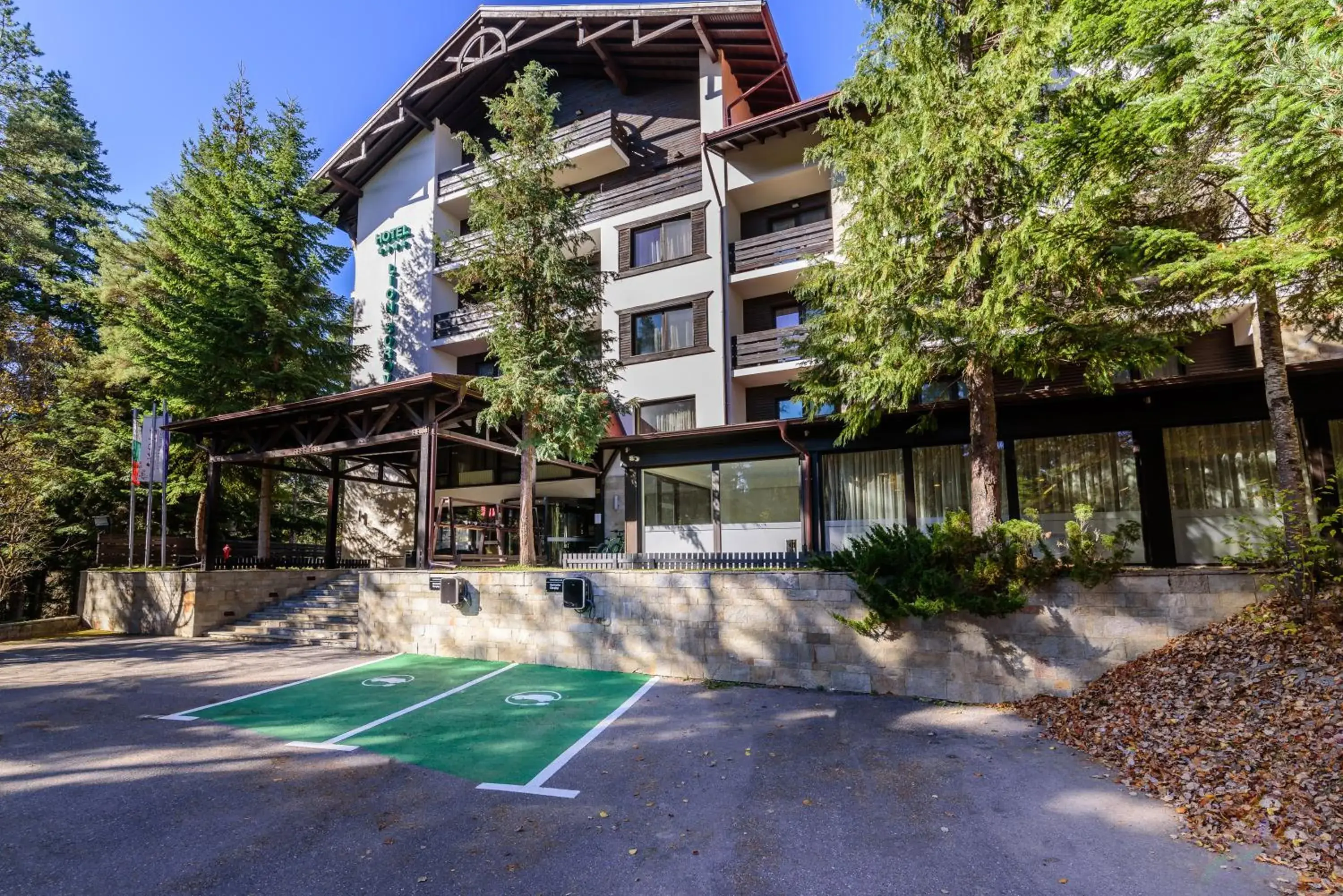 Facade/entrance in Lion Hotel Borovets Facade/entrance in Lion Hotel Borovets