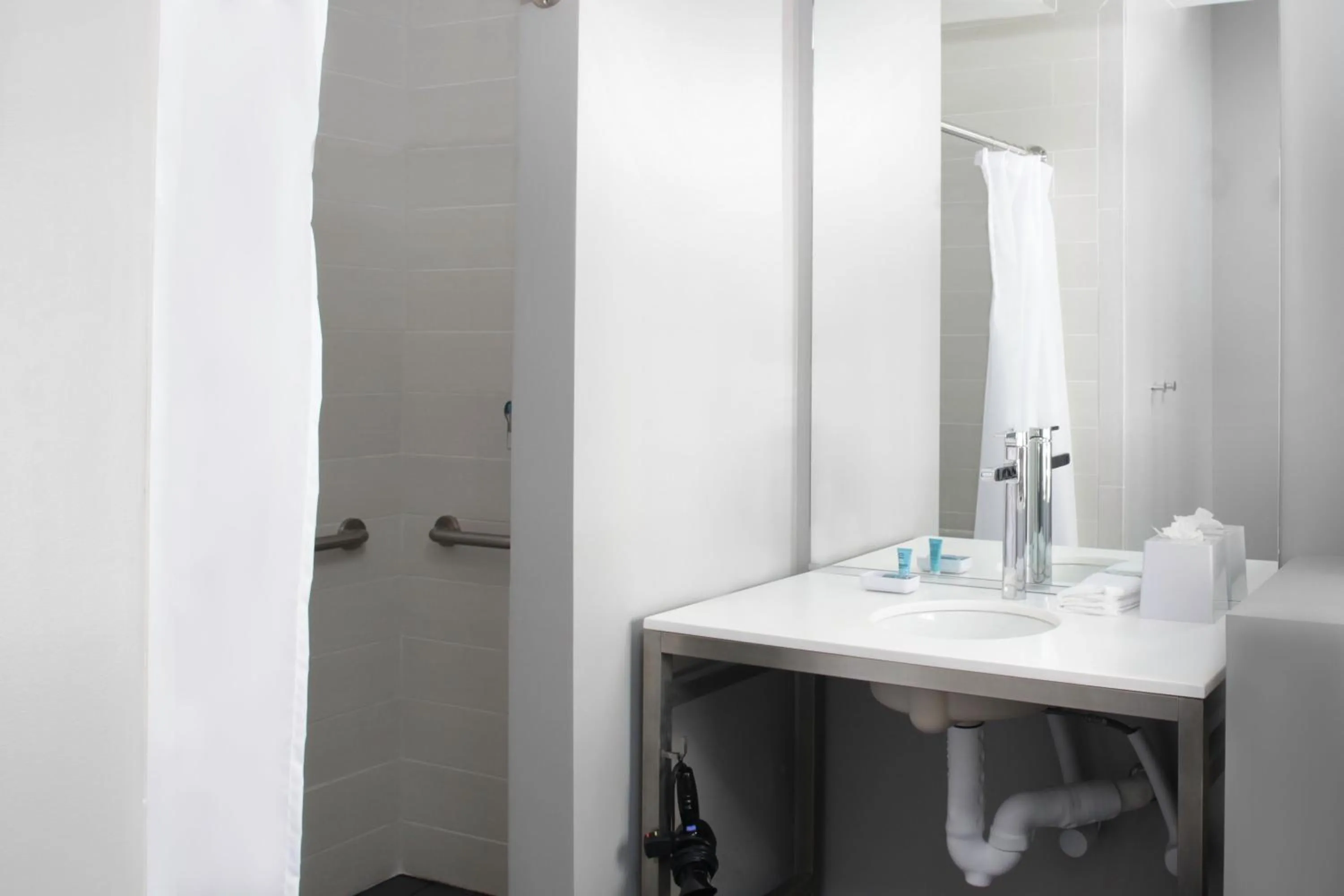 Bathroom in Aloft El Paso Downtown