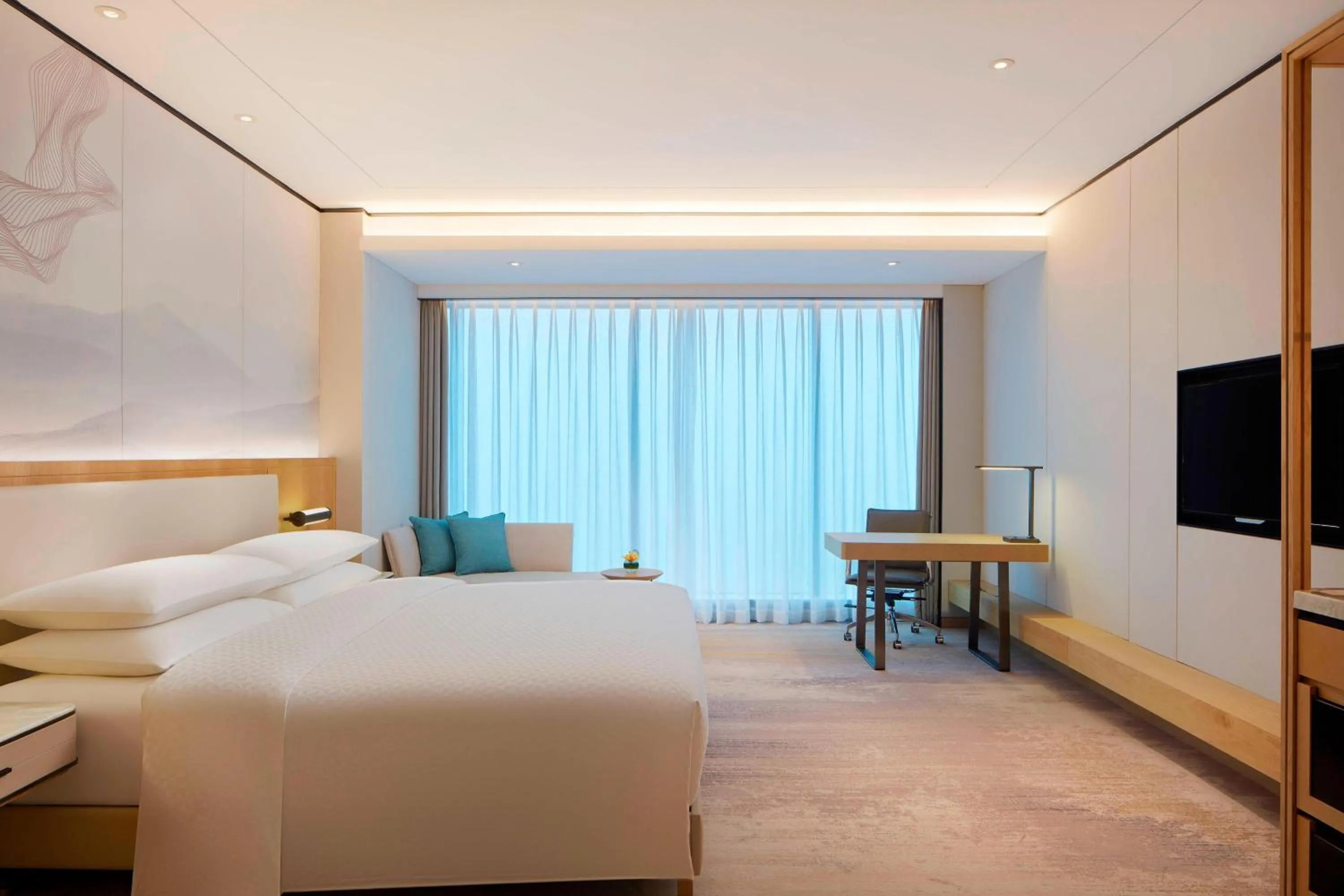 Photo of the whole room, Bed in Four Points by Sheraton Changsha, Meixi Lake