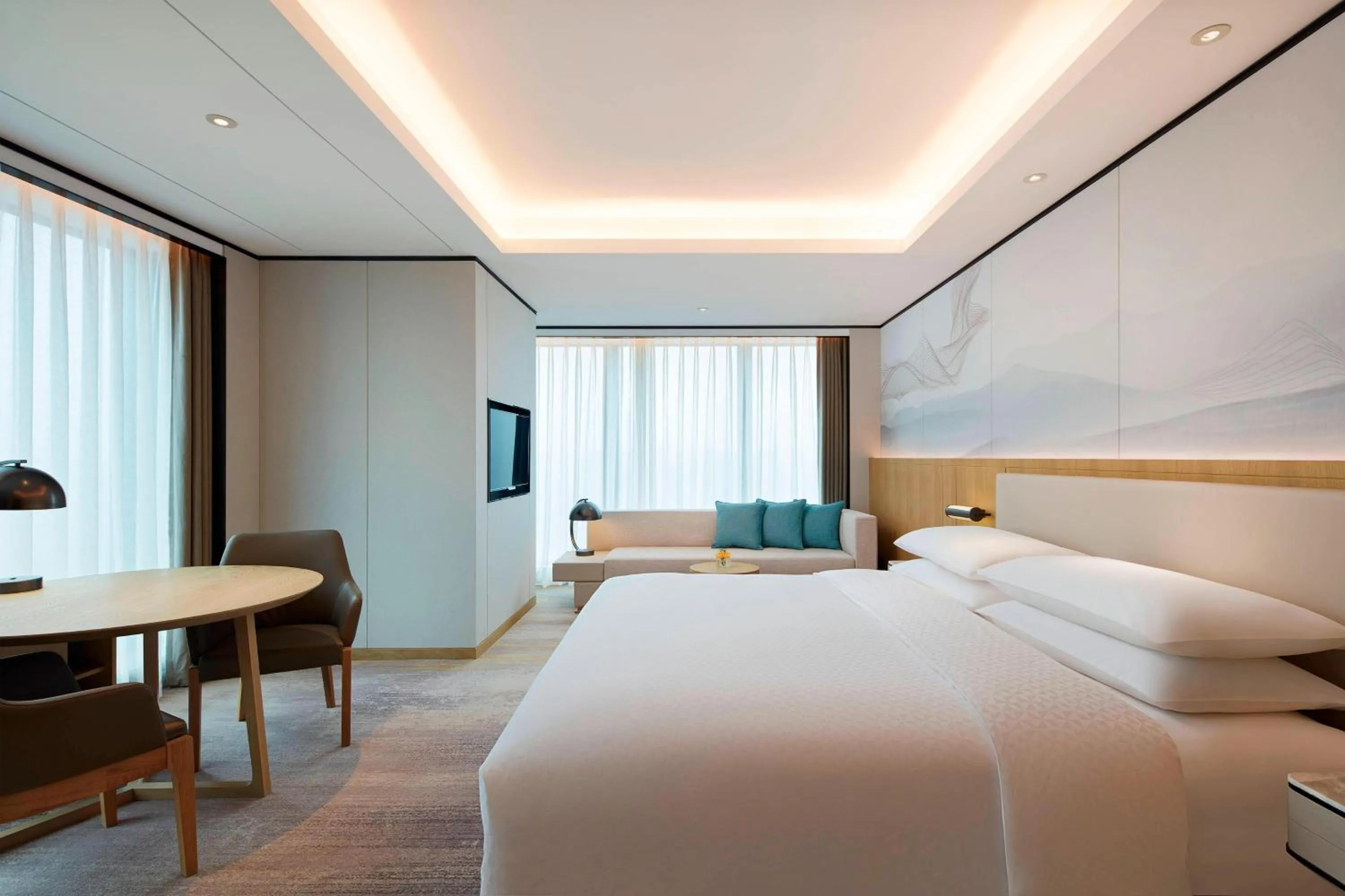 Photo of the whole room, Bed in Four Points by Sheraton Changsha, Meixi Lake