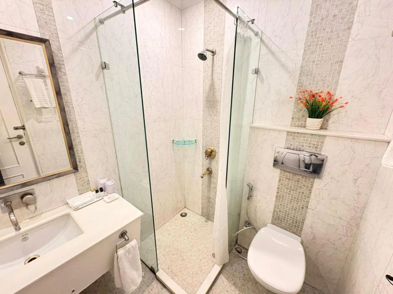 Toilet in Hotel Bright