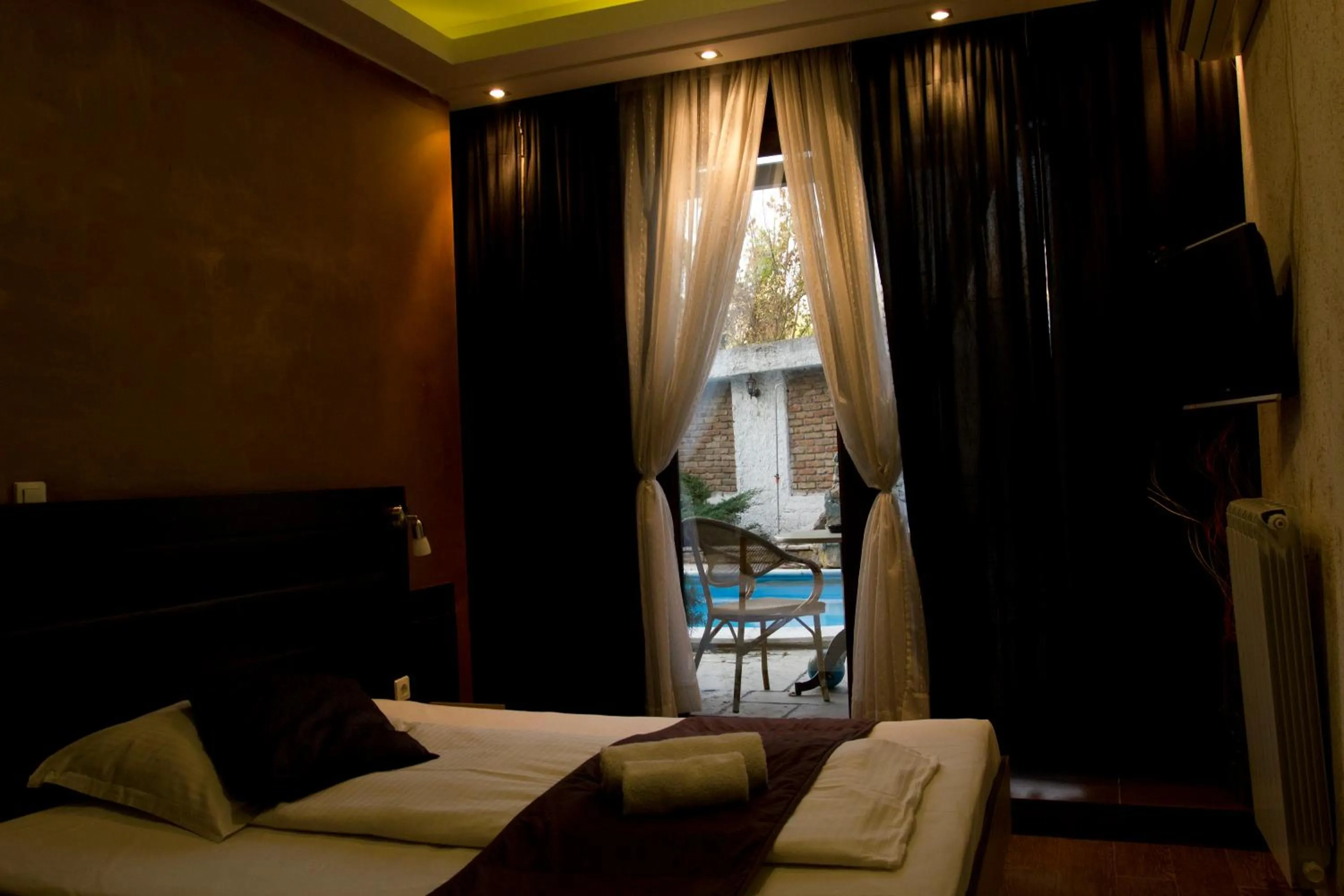 Pool view, Bed in Vila Senjak