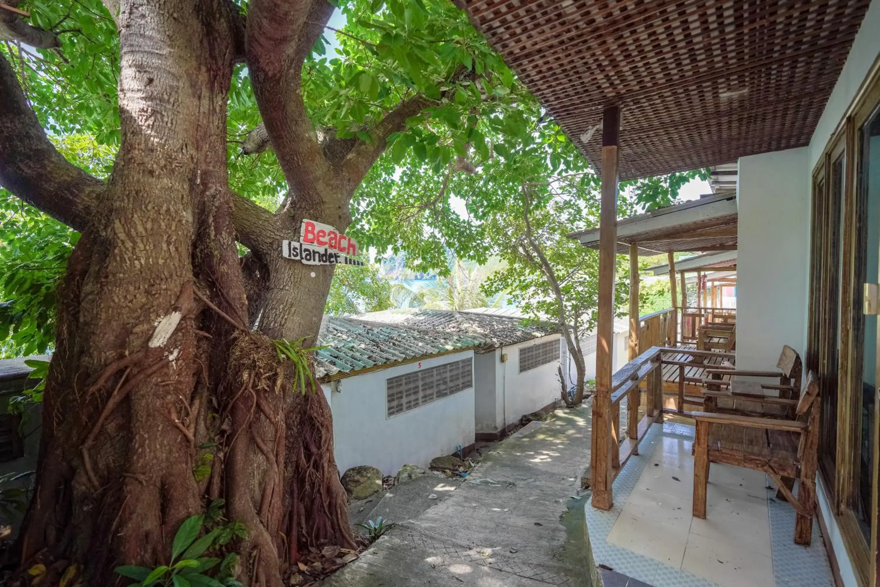 Property building in Phi Phi Cozy Seafront Resort Property building in Phi Phi Cozy Seafront Resort