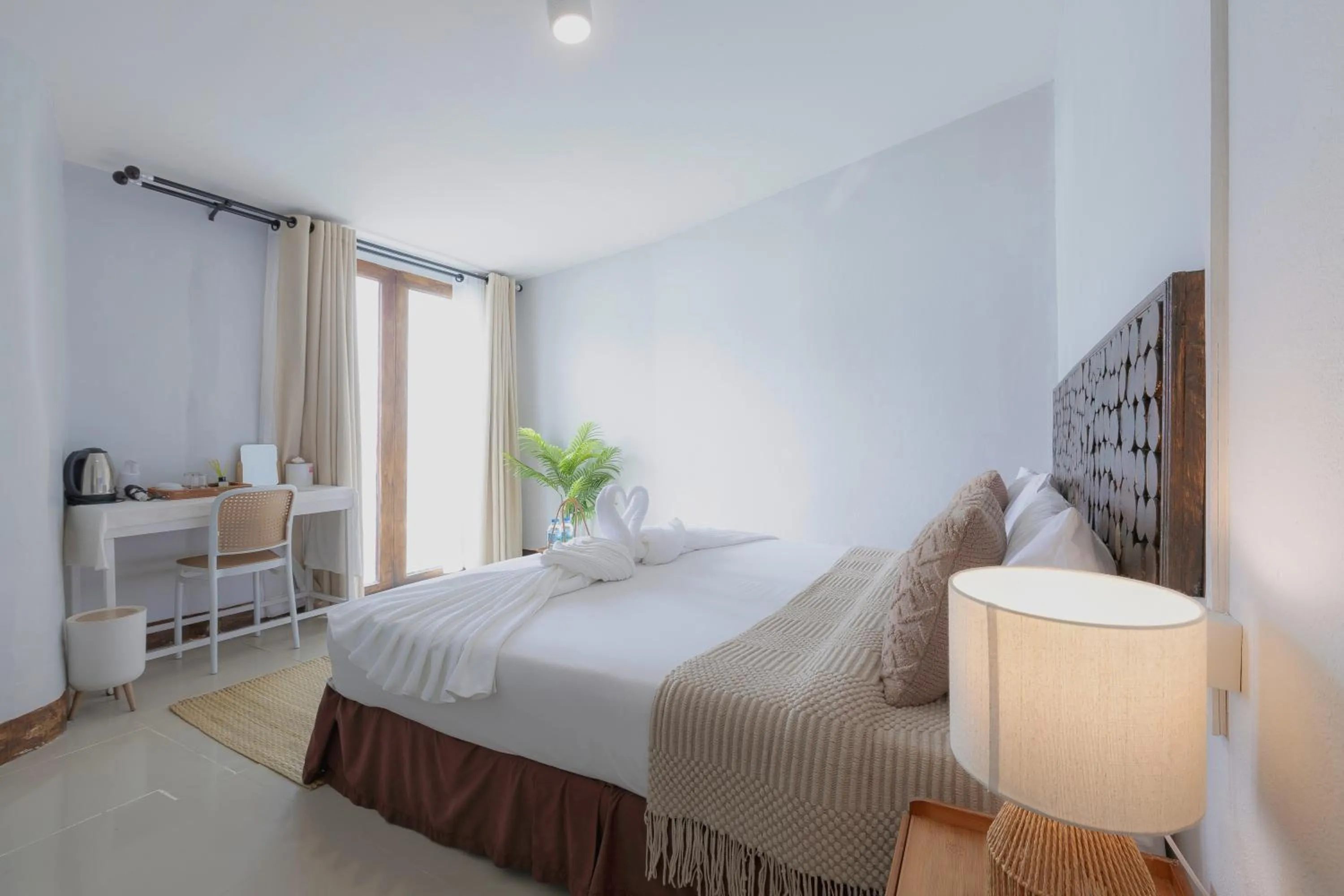 Bed in Phi Phi Cozy Seafront Resort