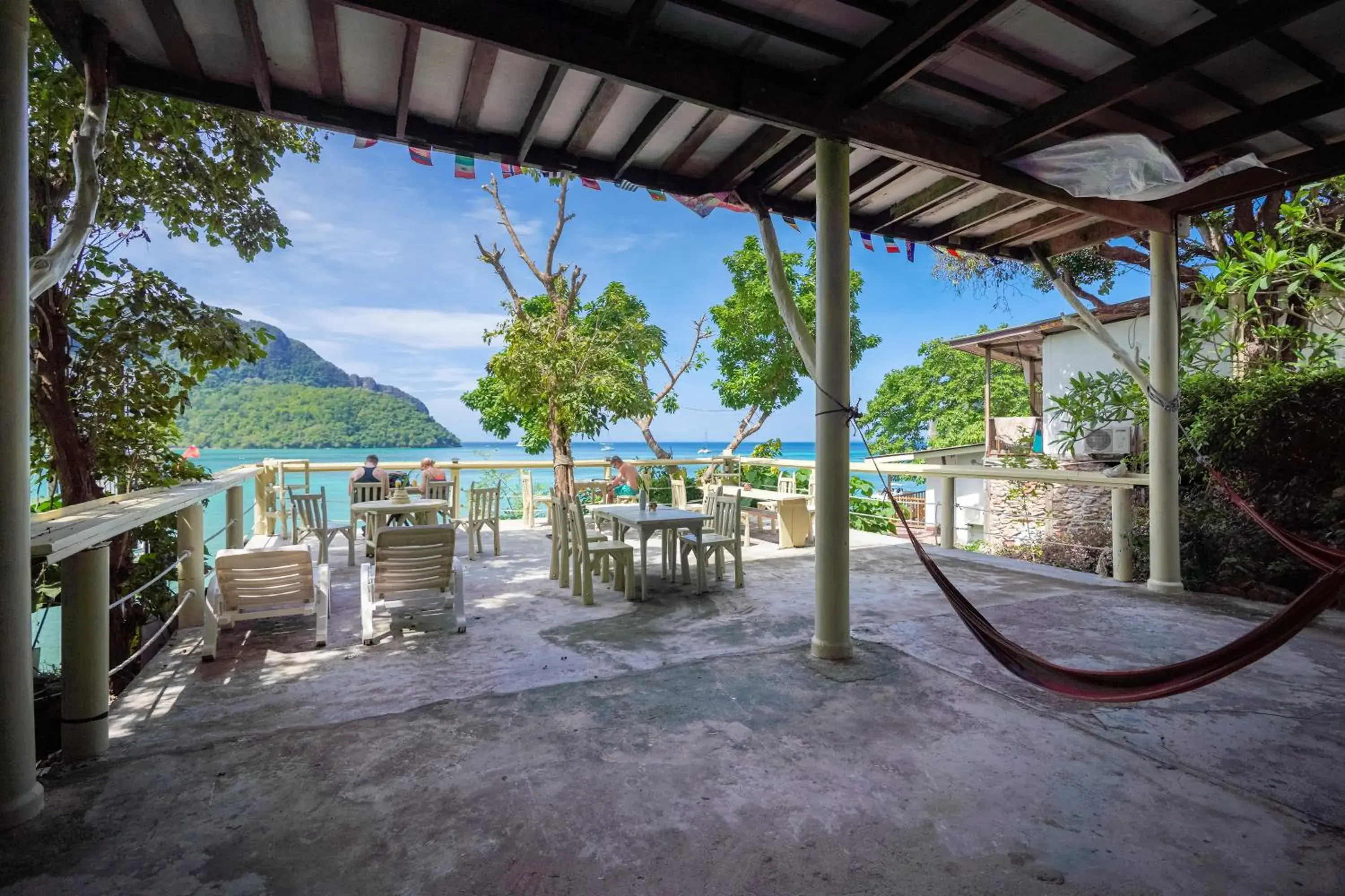 Restaurant/places to eat in Phi Phi Cozy Seafront Resort Restaurant/places to eat in Phi Phi Cozy Seafront Resort