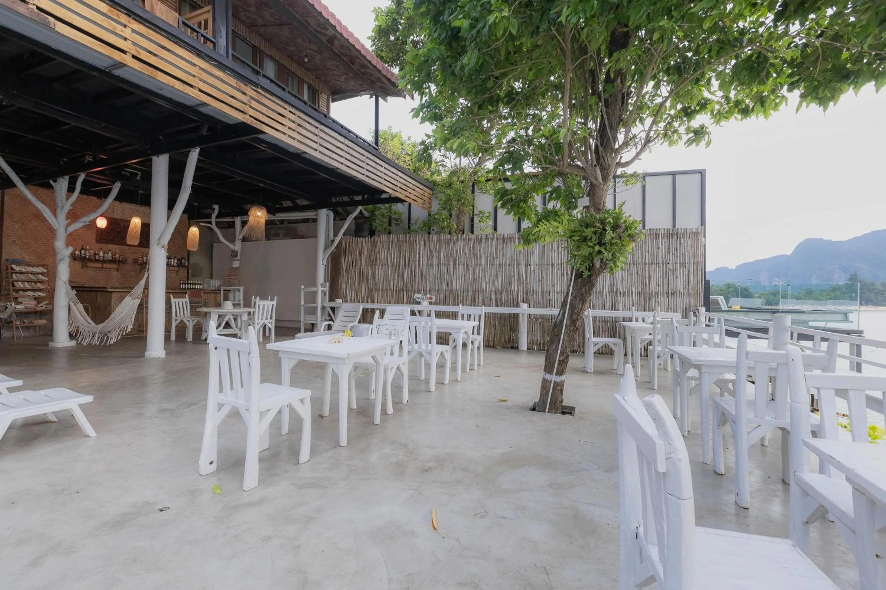 Phi Phi Cozy Seafront Resort