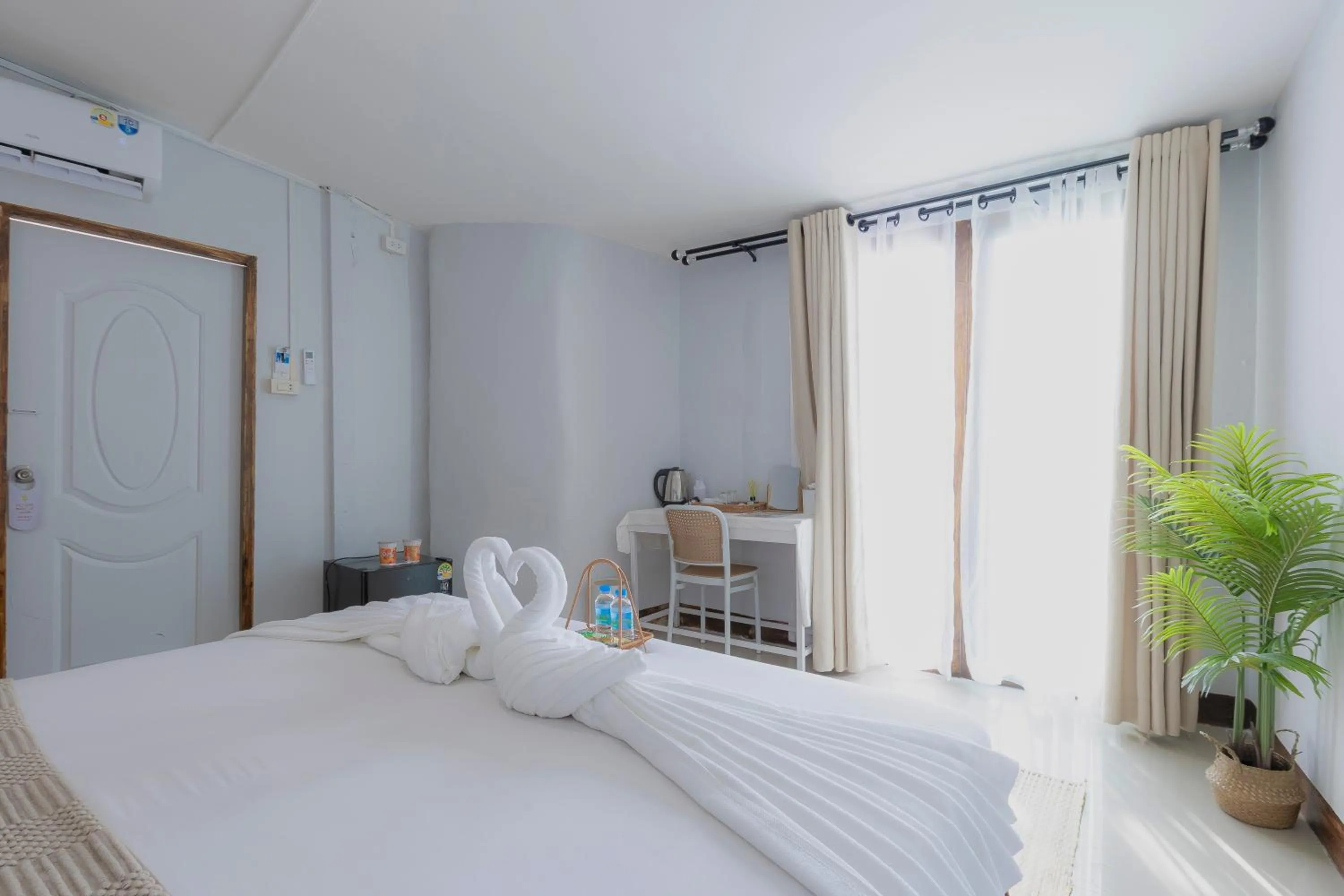 Bedroom, Bed in Phi Phi Cozy Seafront Resort