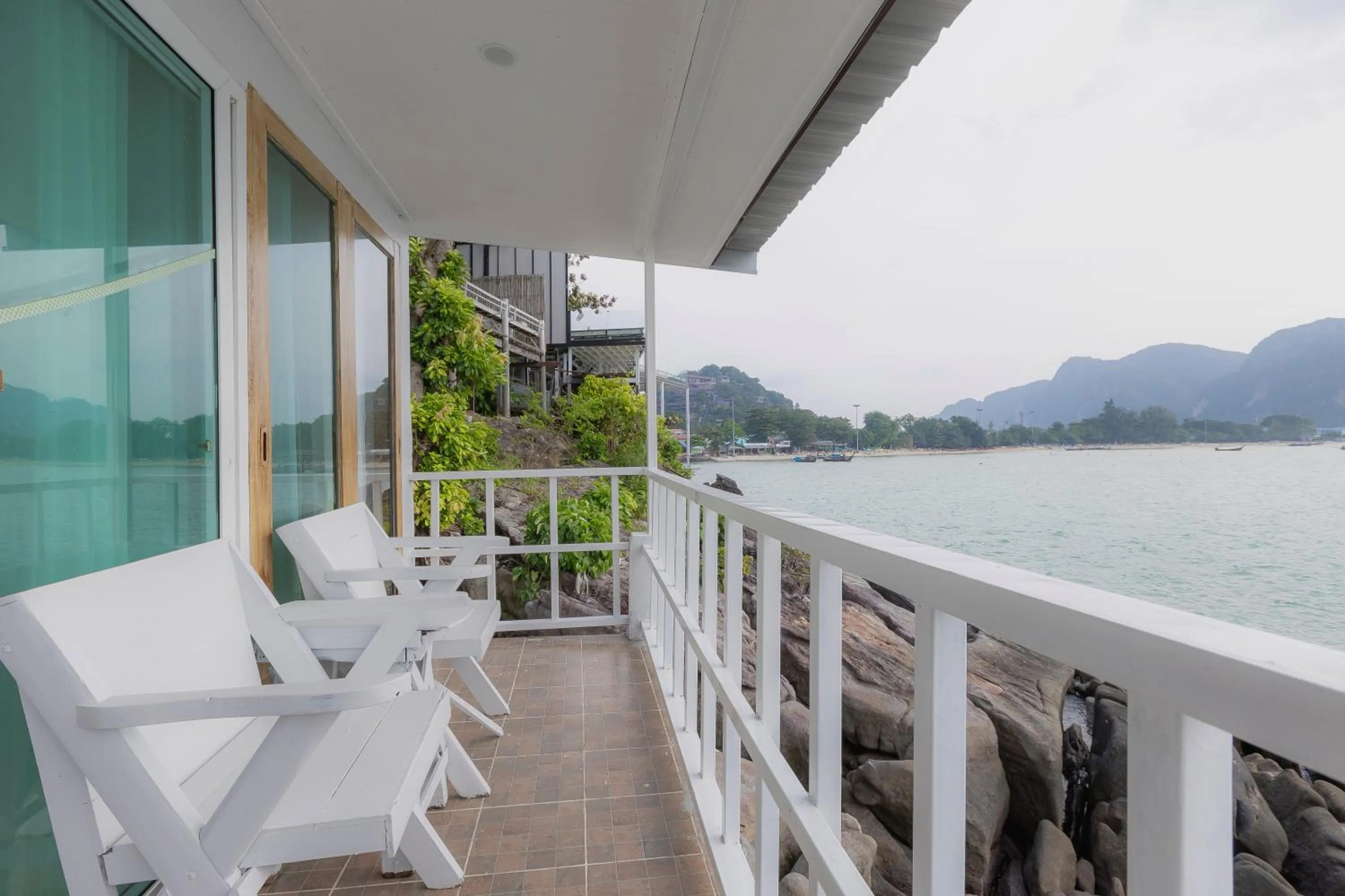 Balcony/Terrace in Phi Phi Cozy Seafront Resort