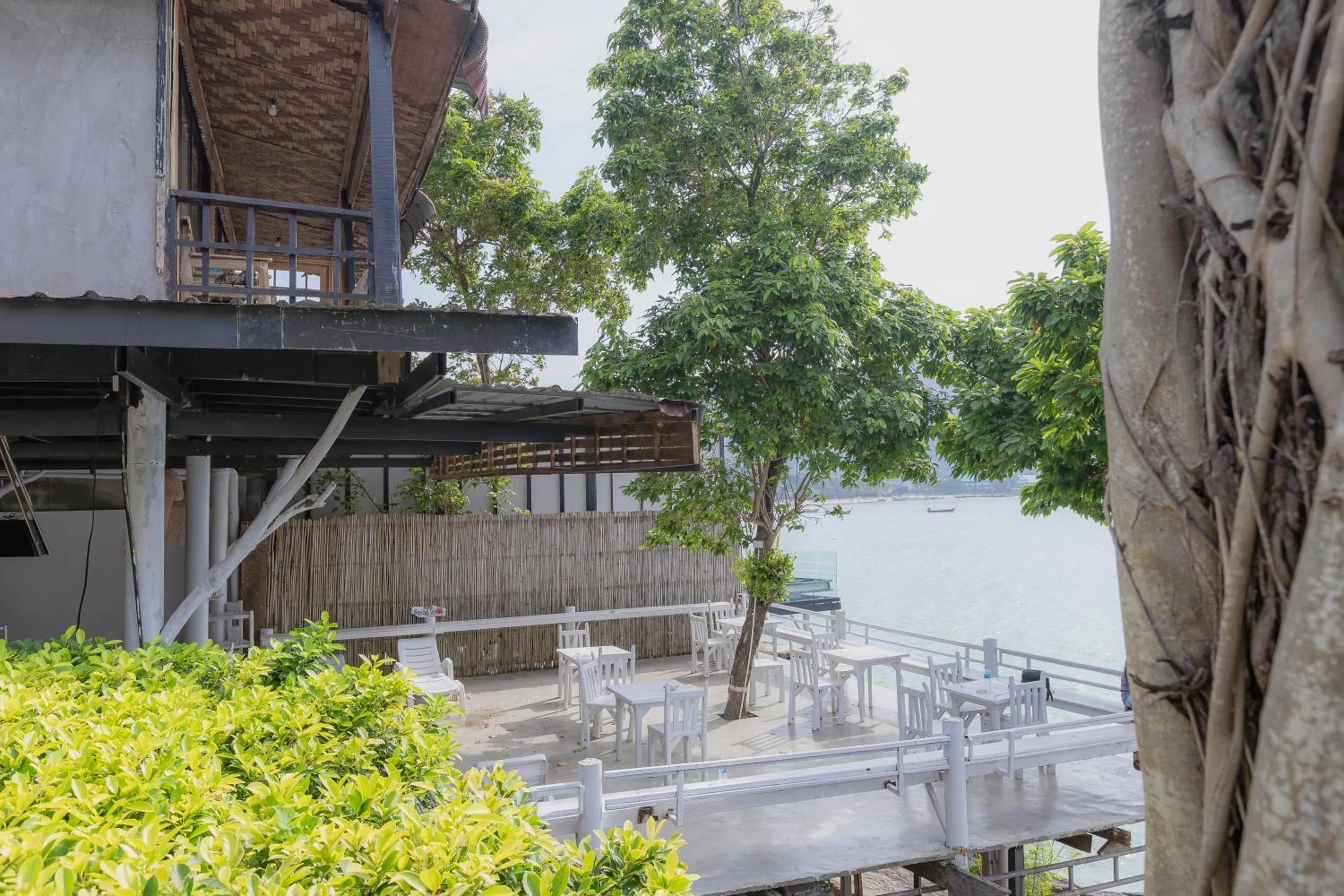 Phi Phi Cozy Seafront Resort