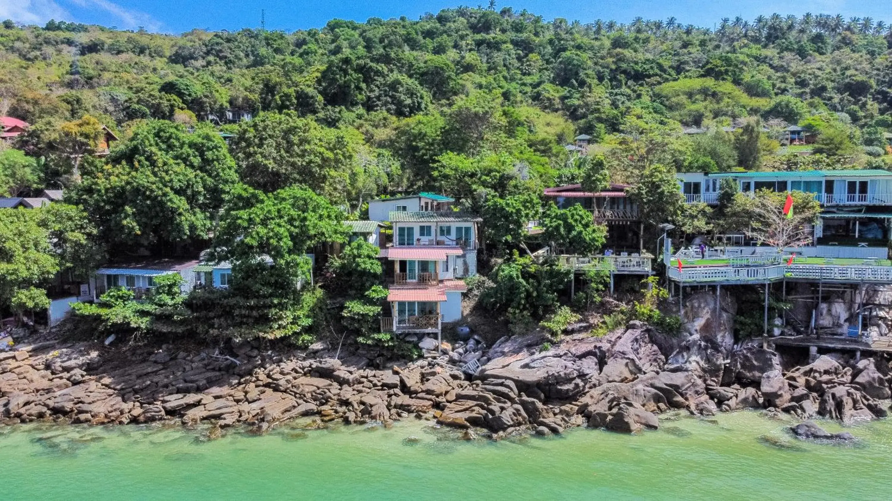 Property building in Phi Phi Cozy Seafront Resort Property building in Phi Phi Cozy Seafront Resort