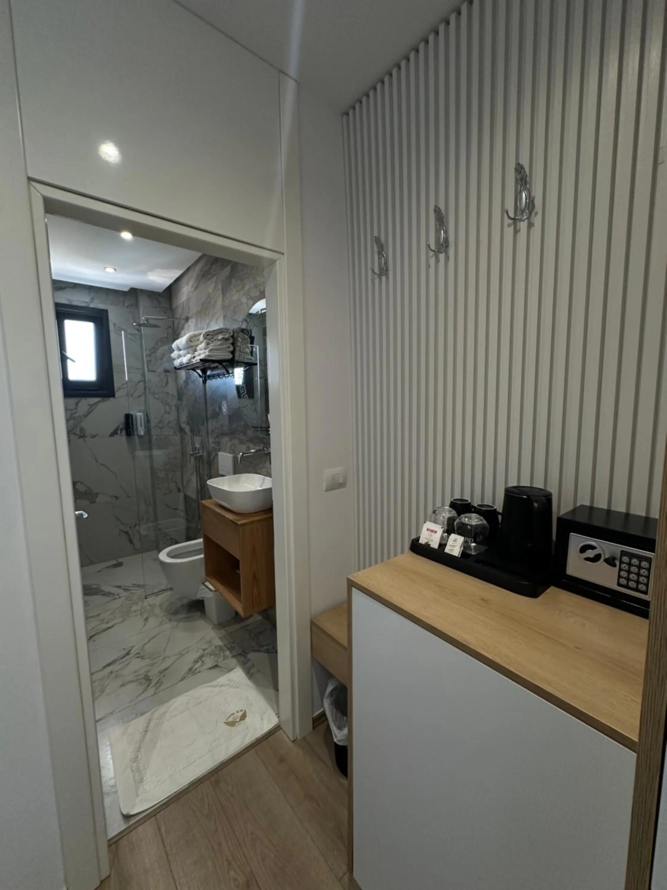 Shower in Ilio Boutique Hotel