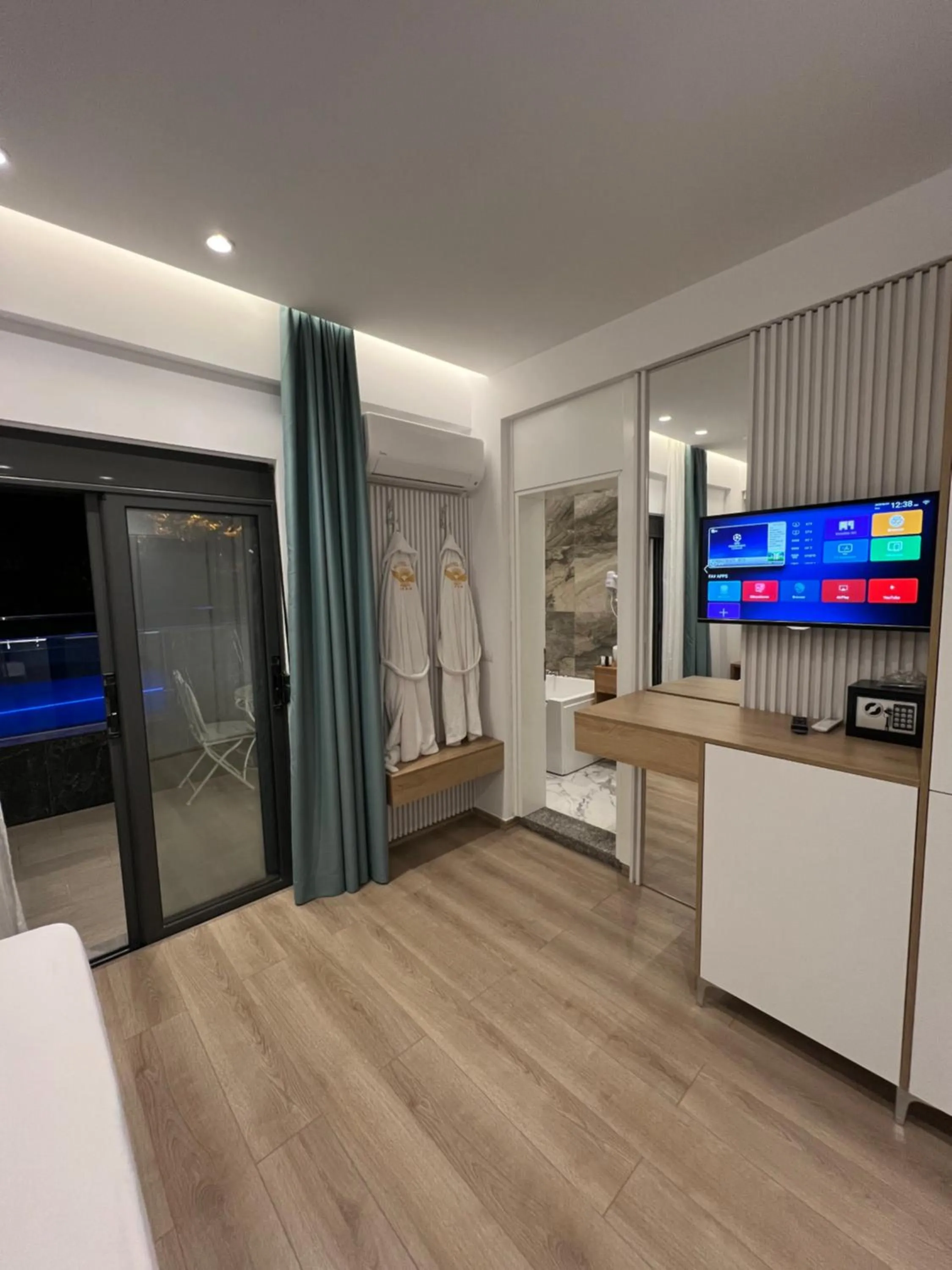 TV and multimedia in Ilio Boutique Hotel
