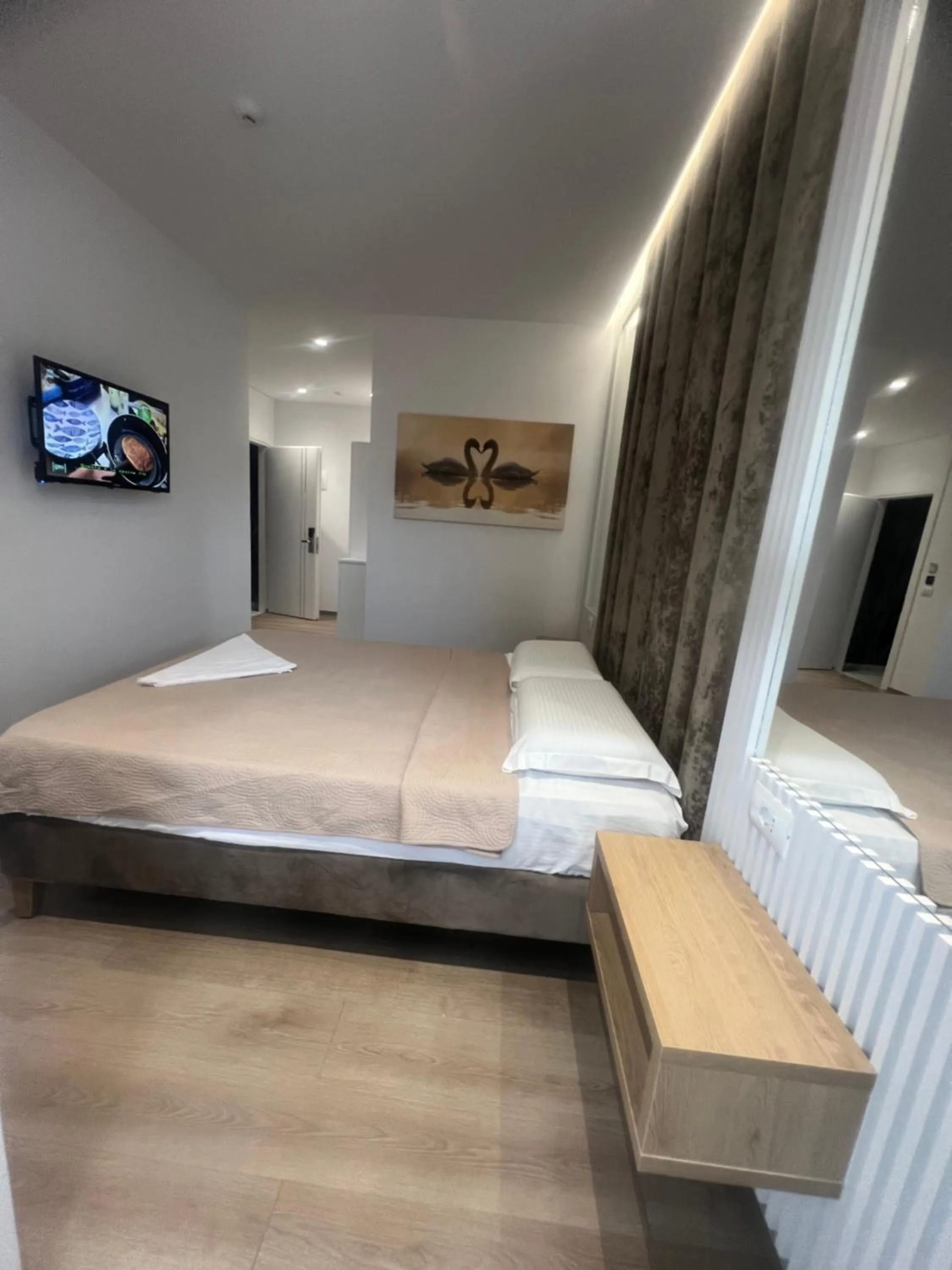 TV and multimedia, Bed in Ilio Boutique Hotel