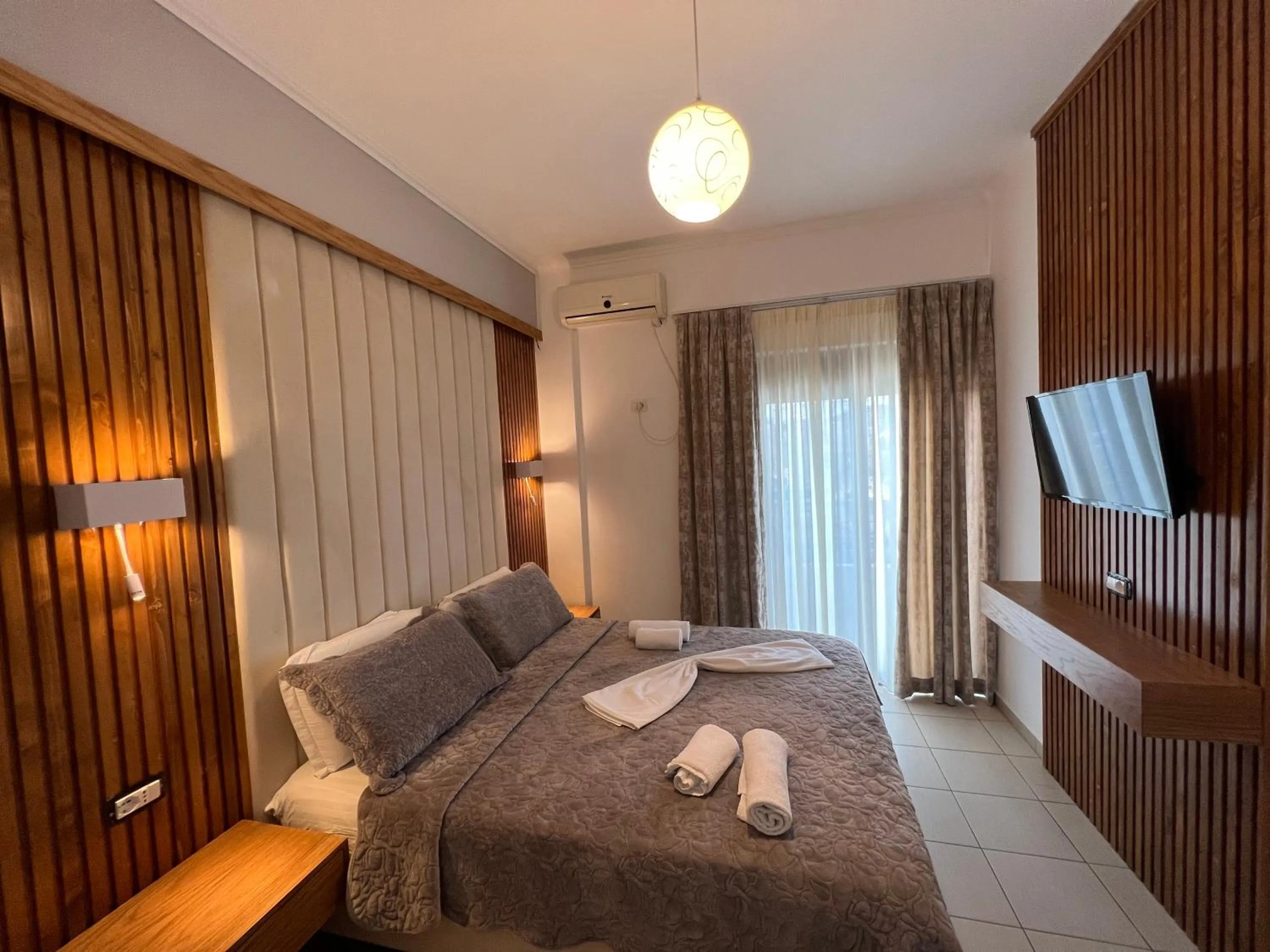 TV and multimedia, Bed in Ilio Boutique Hotel