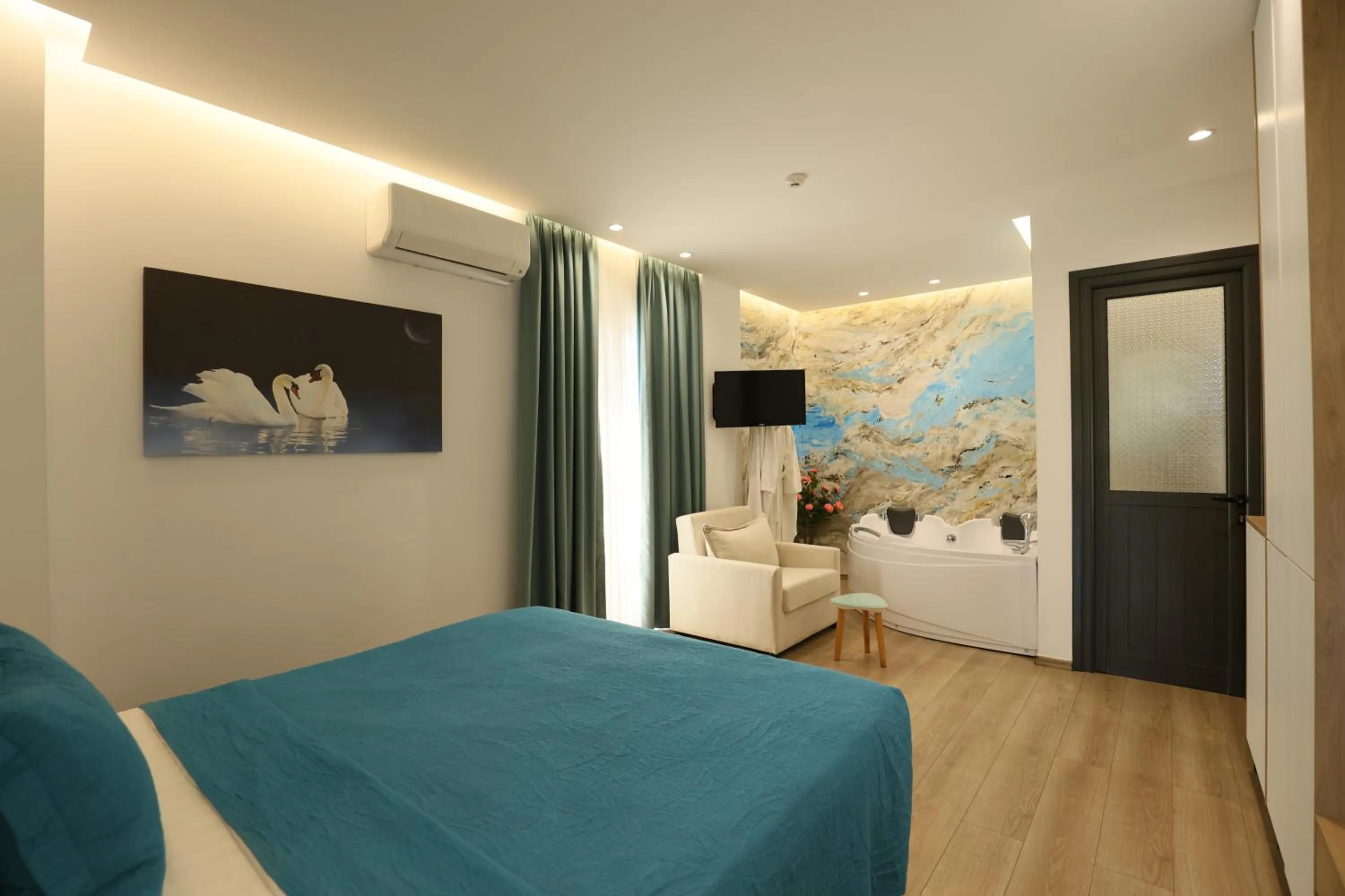 TV and multimedia, Bed in Ilio Boutique Hotel