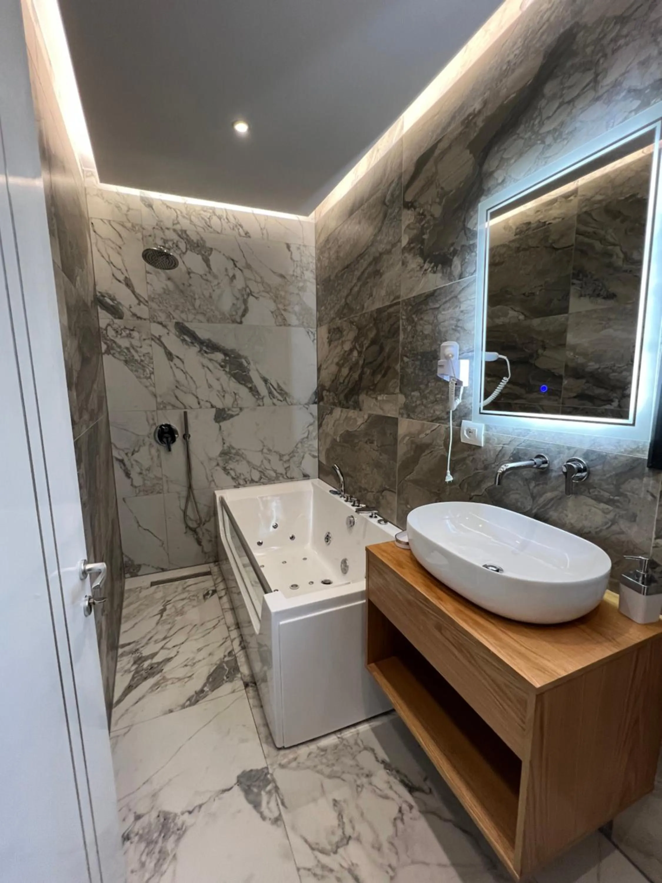 Bathroom in Ilio Boutique Hotel