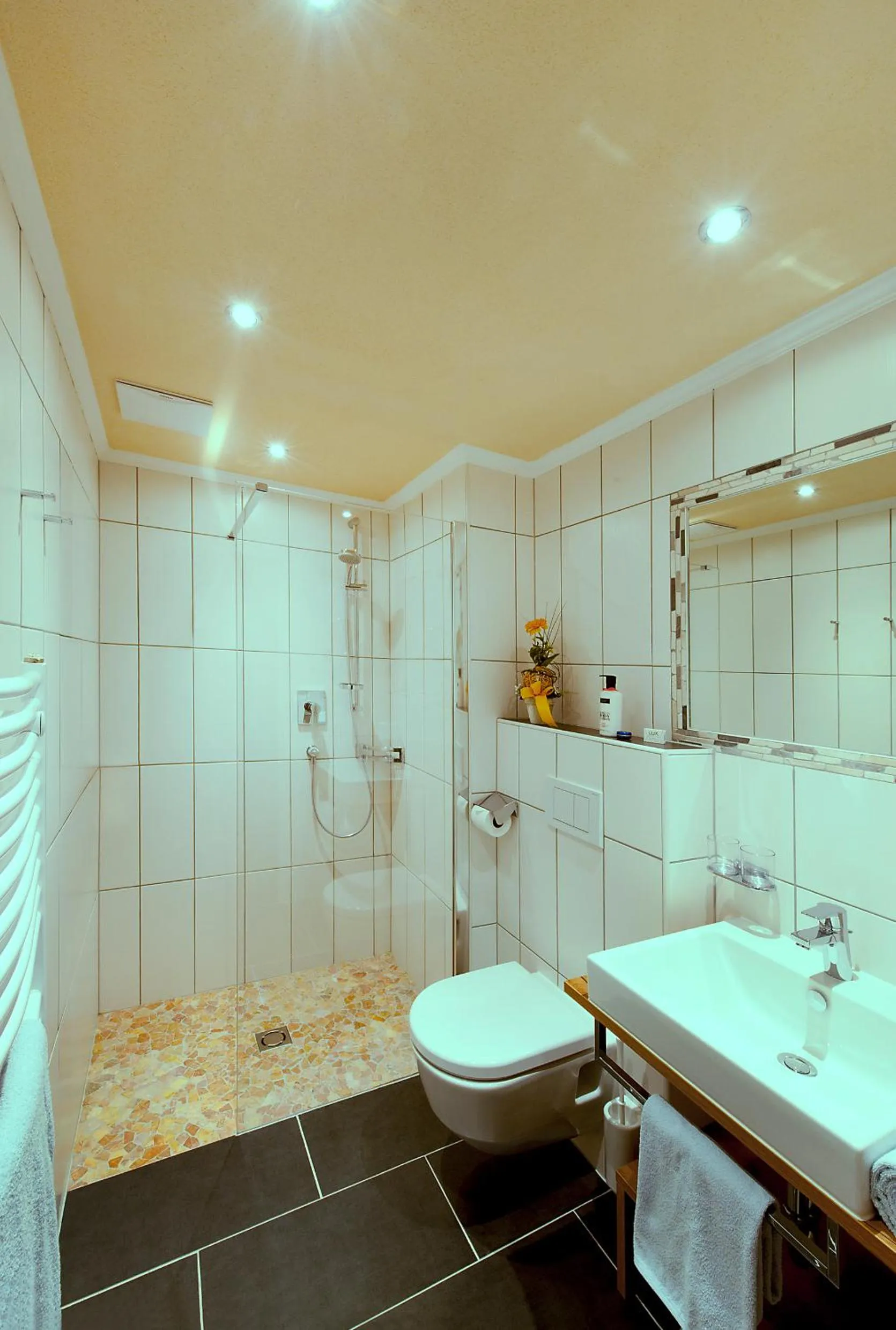 Bathroom in Hotel Garni Bergwelt