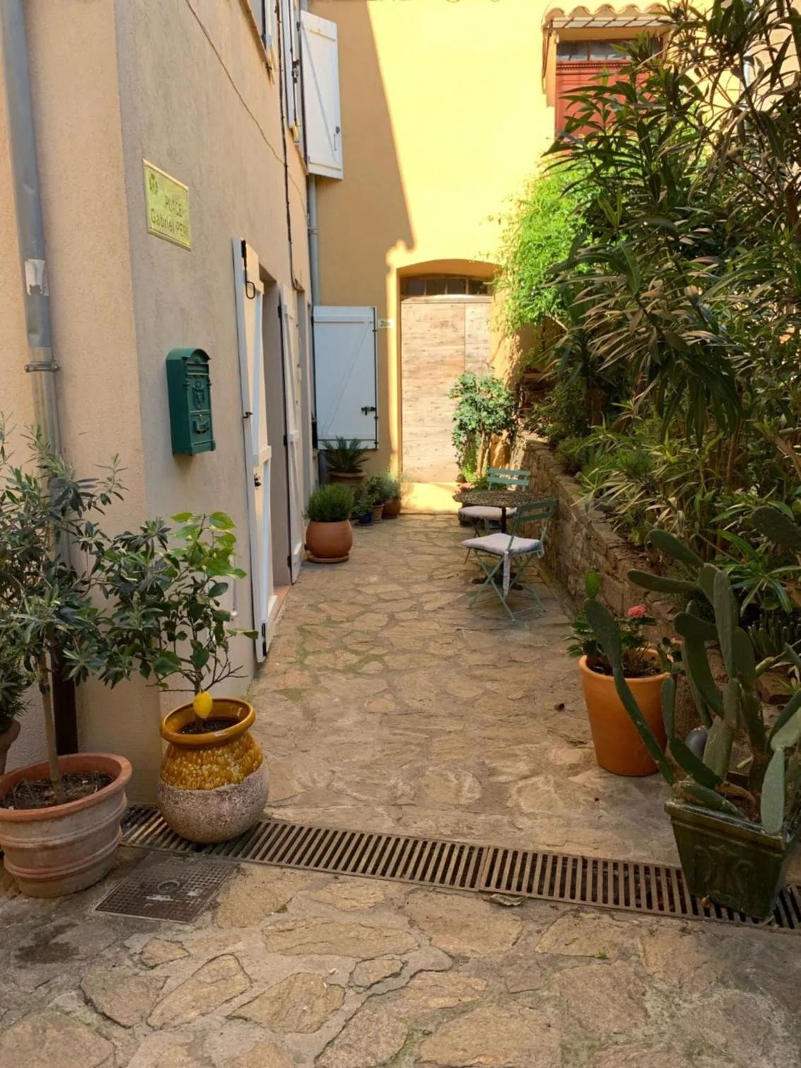 Facade/entrance in L'aile du Chateau