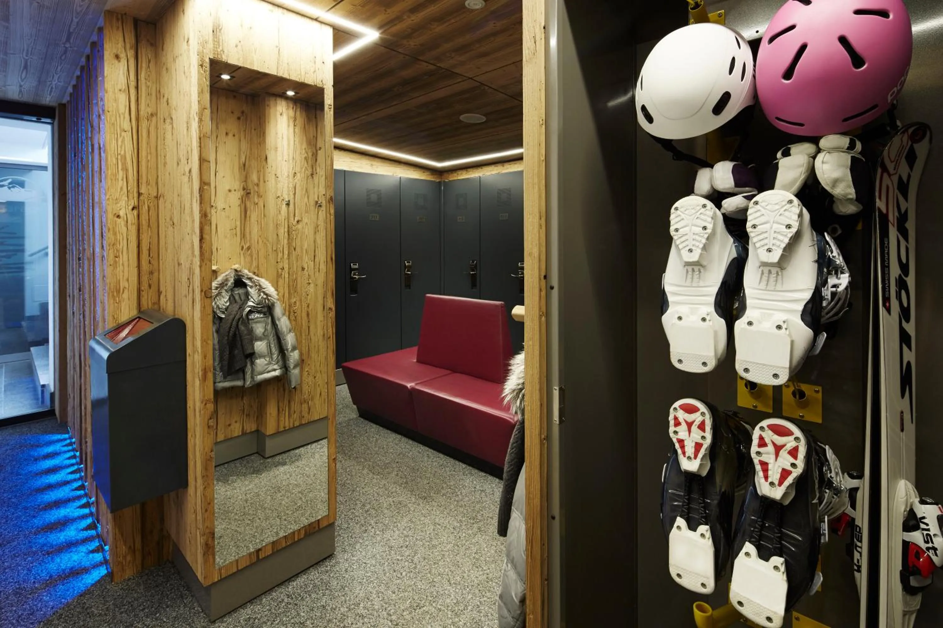 Skiing in Hotel Tirol