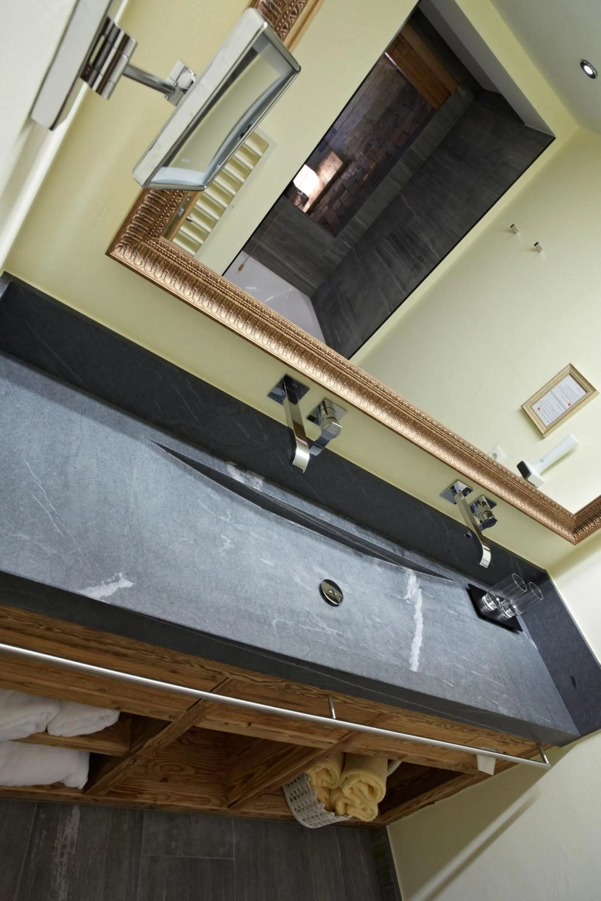 Bathroom in Hotel Tirol